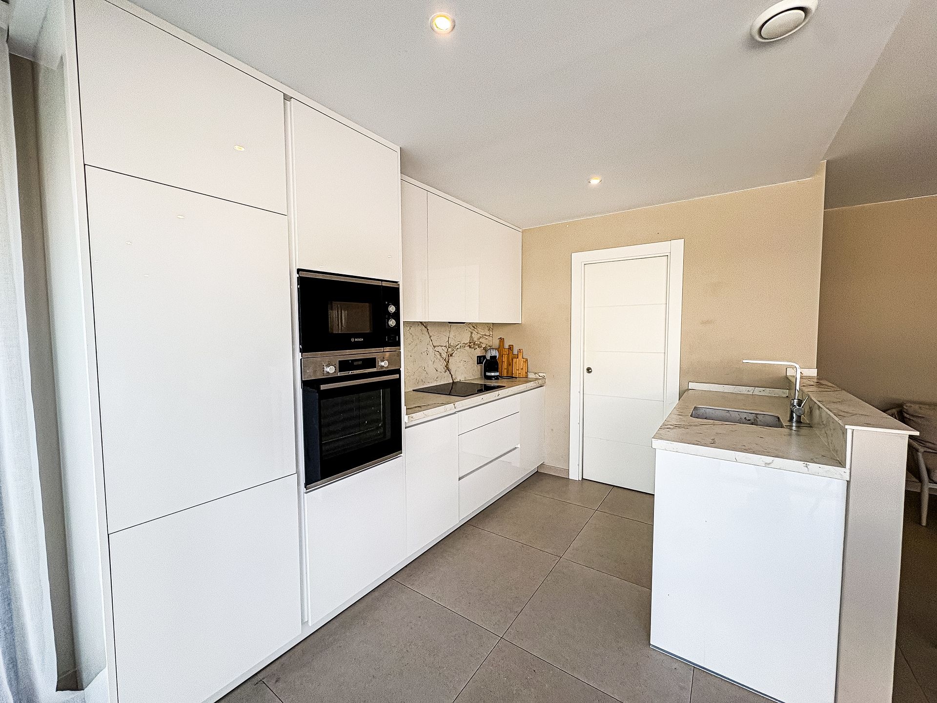 Resale - 5 Bedroom 4 Bathroom Villa in Algorfa -  - Alicante