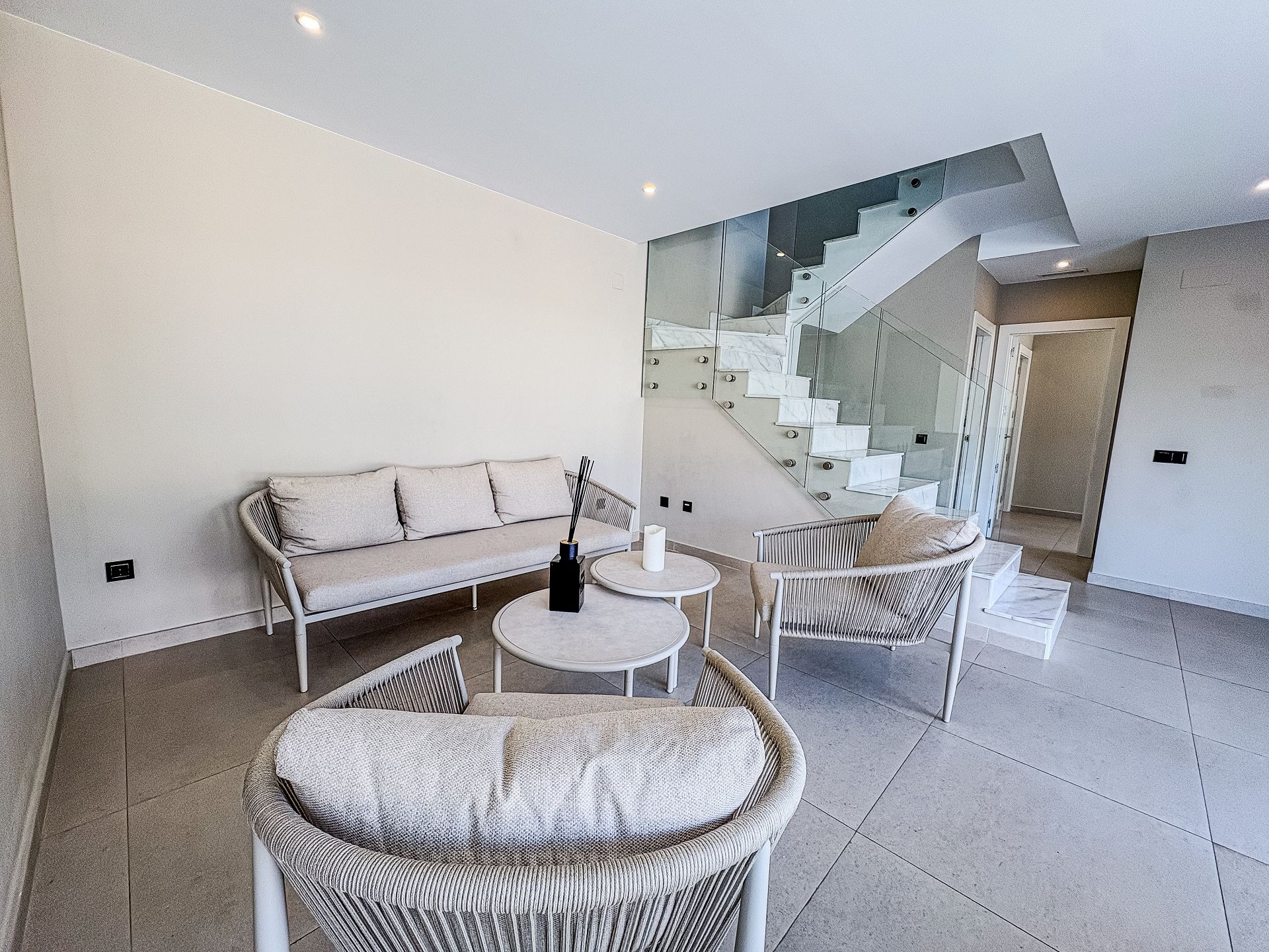 Resale - 5 Bedroom 4 Bathroom Villa in Algorfa -  - Alicante