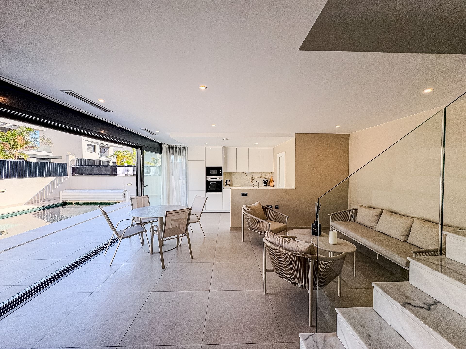 Resale - 5 Bedroom 4 Bathroom Villa in Algorfa -  - Alicante