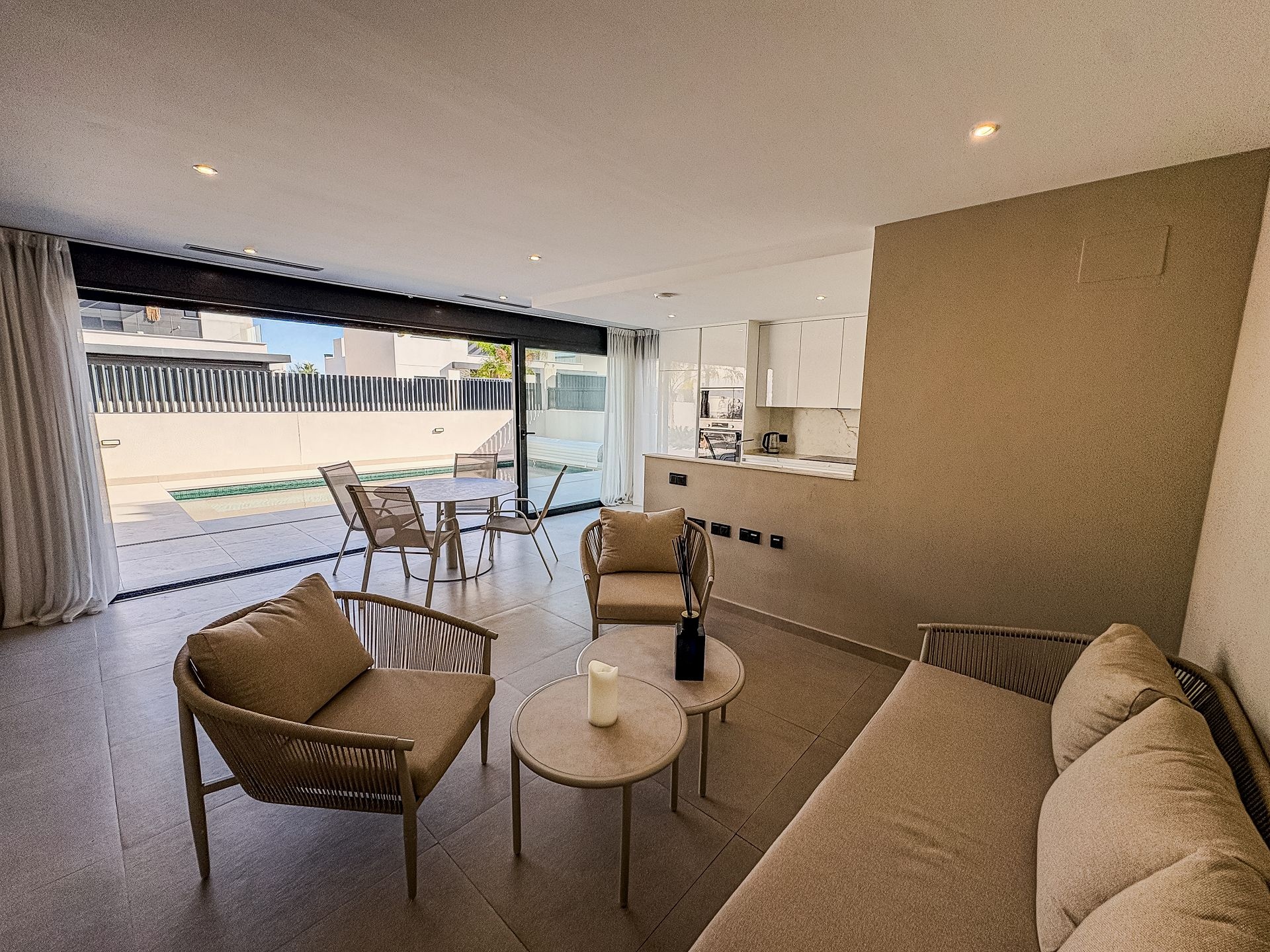 Resale - 5 Bedroom 4 Bathroom Villa in Algorfa -  - Alicante