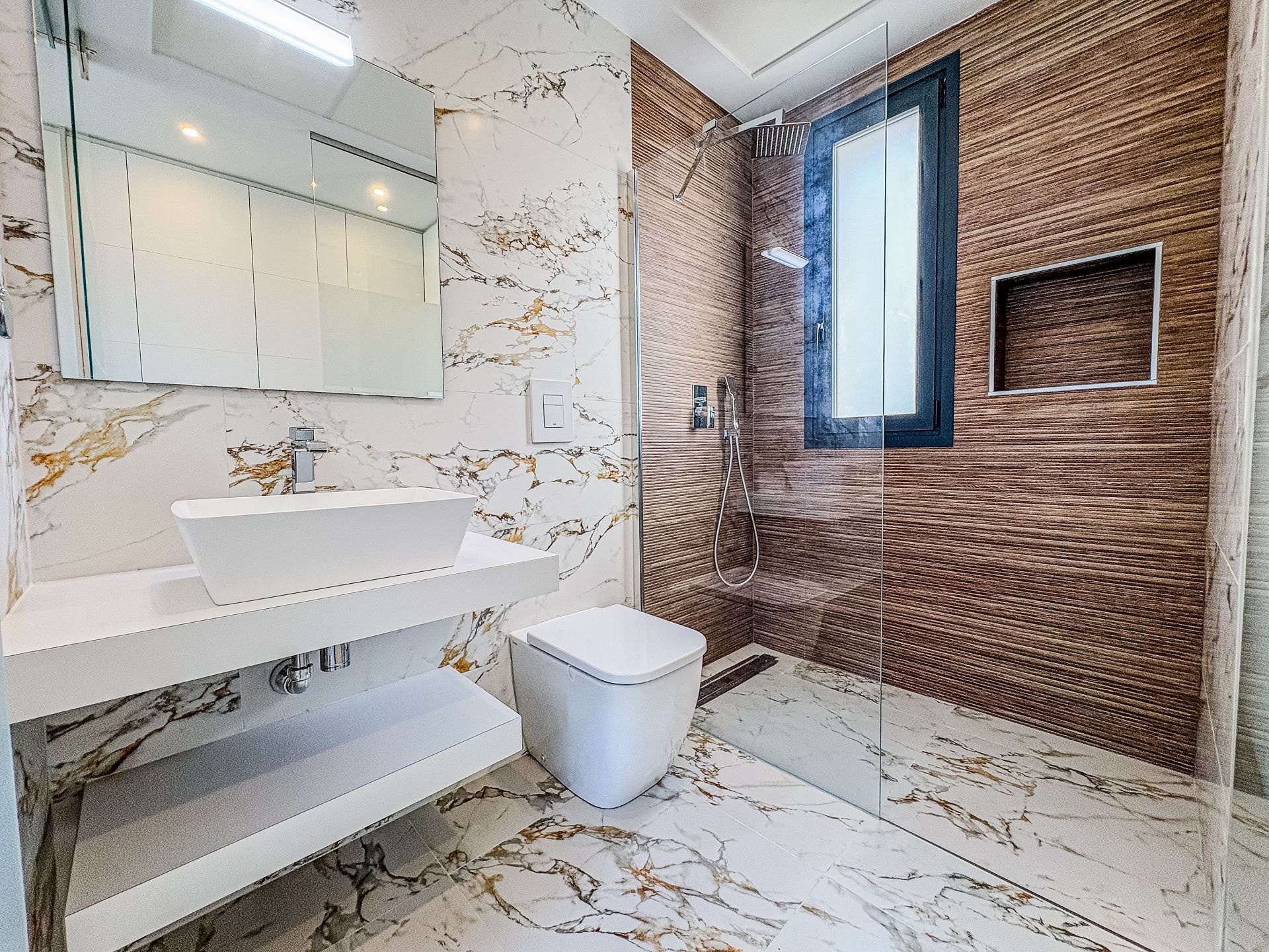 Resale - 5 Bedroom 4 Bathroom Villa in Algorfa -  - Alicante