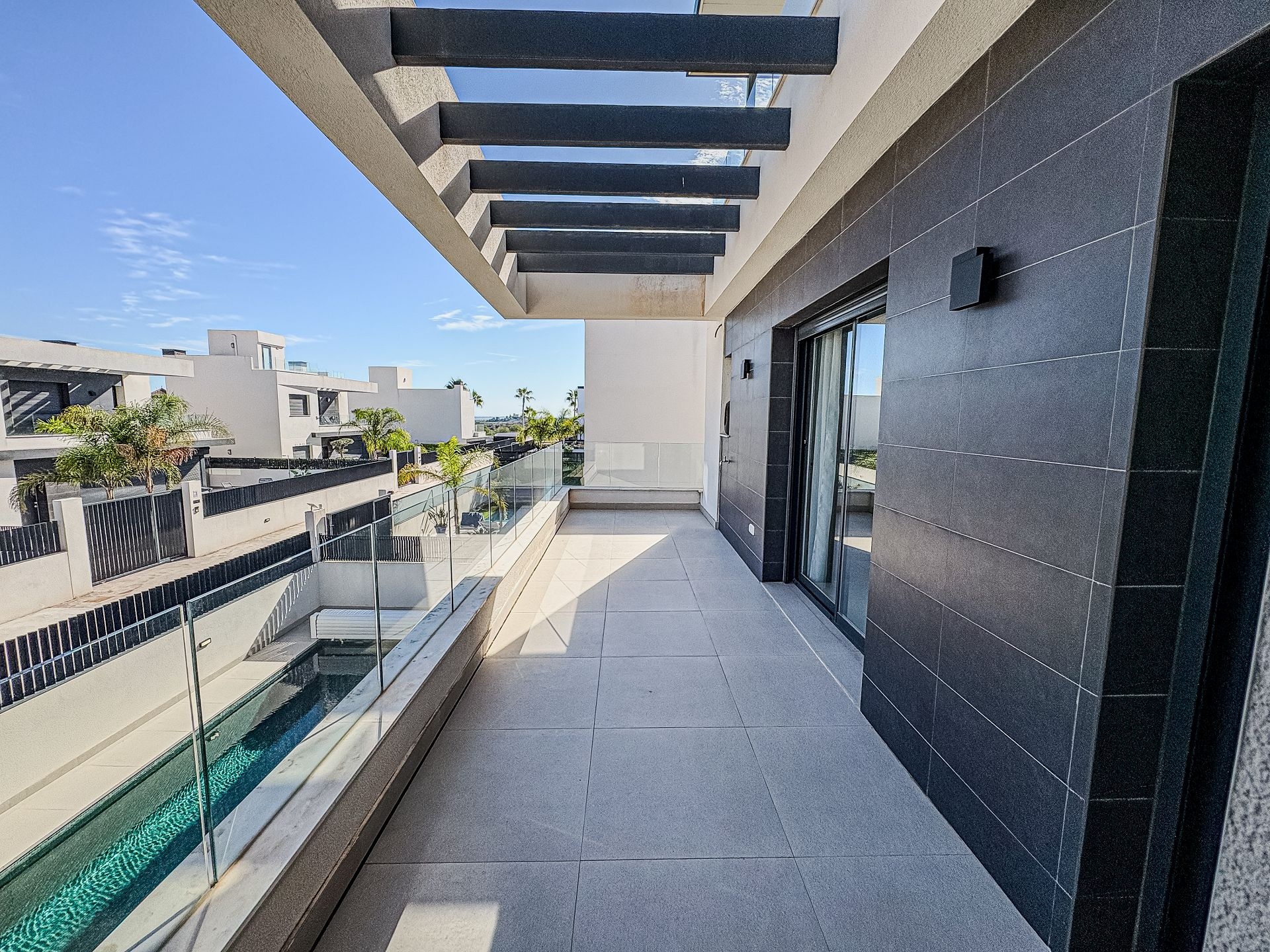 Resale - 5 Bedroom 4 Bathroom Villa in Algorfa -  - Alicante