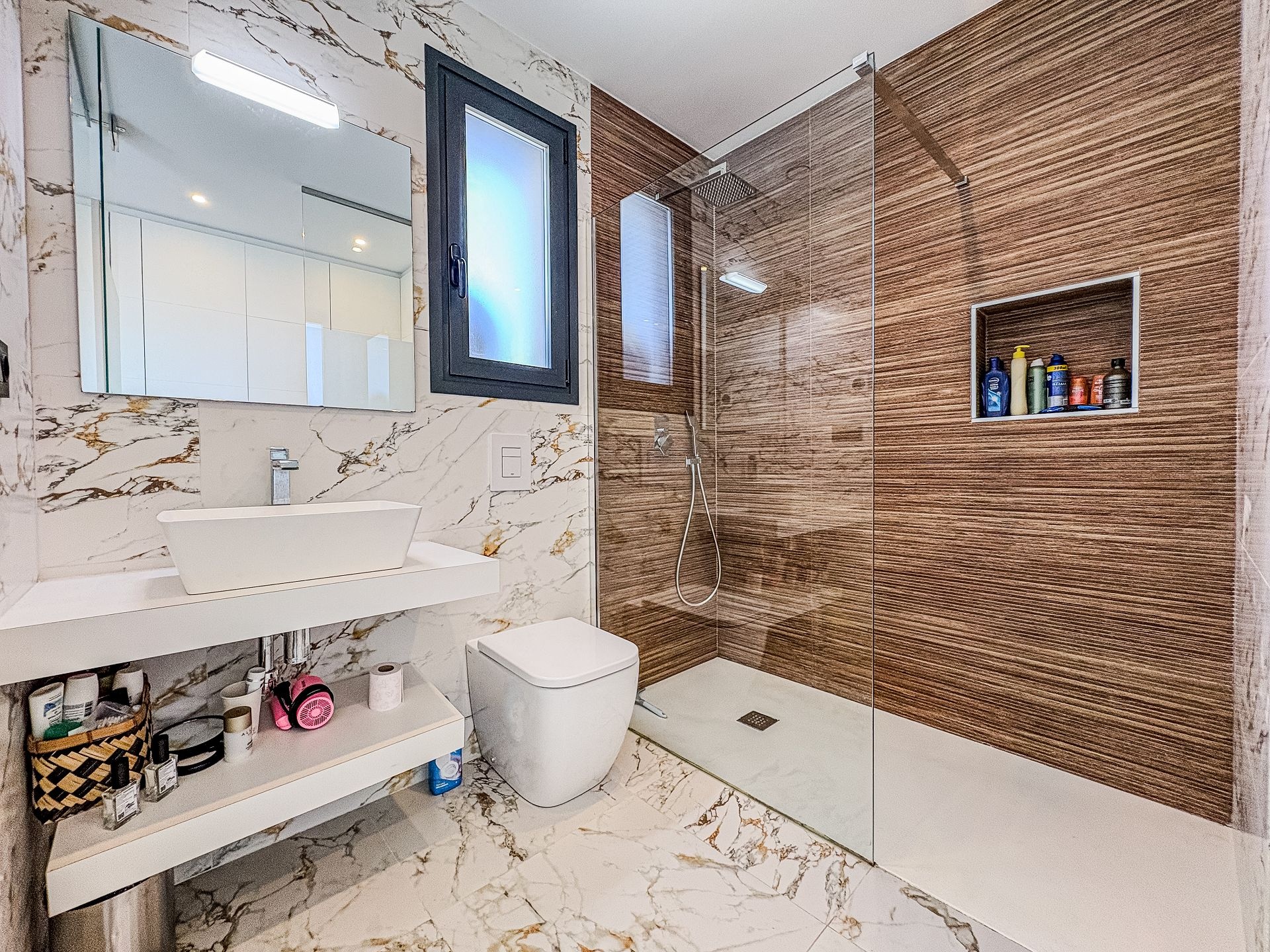 Resale - 5 Bedroom 4 Bathroom Villa in Algorfa -  - Alicante