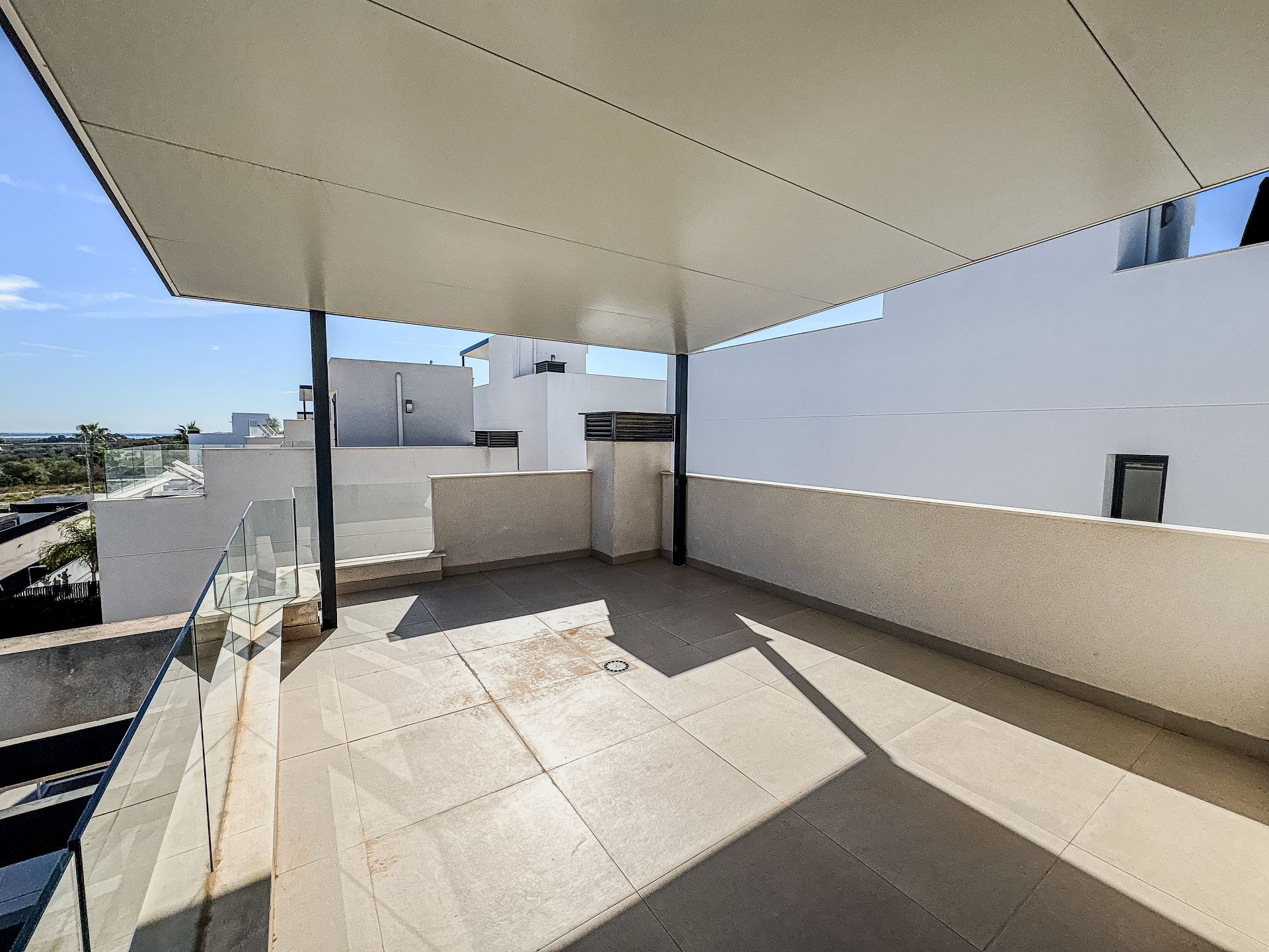 Resale - 5 Bedroom 4 Bathroom Villa in Algorfa -  - Alicante