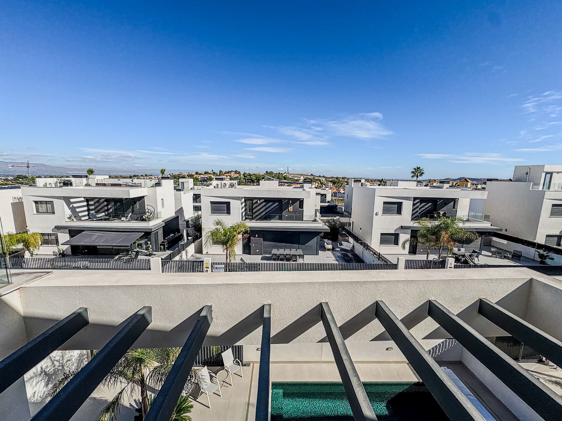 Resale - 5 Bedroom 4 Bathroom Villa in Algorfa -  - Alicante