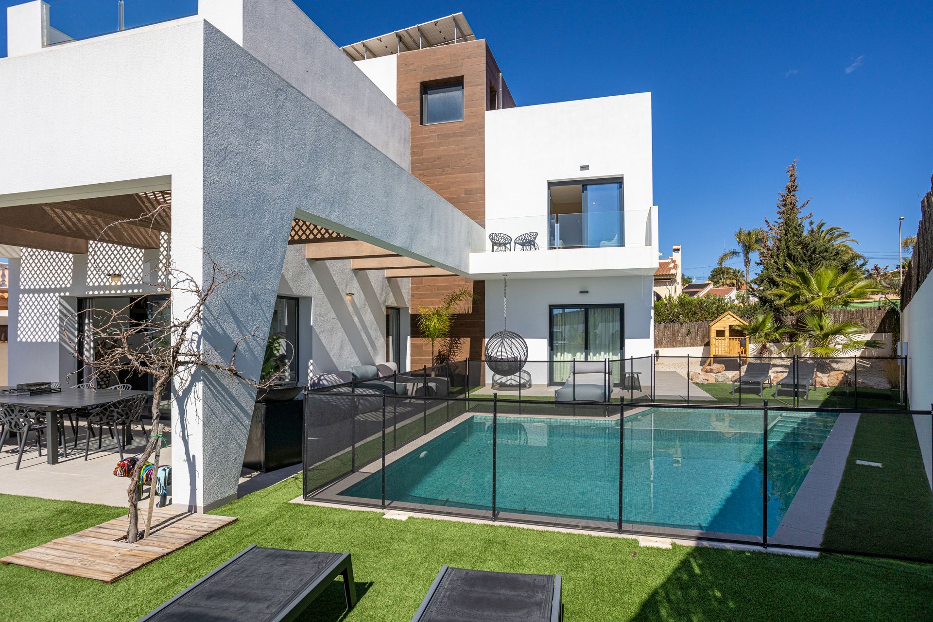 Resale - 4 Bedroom 3 Bathroom Villa in Ciudad Quesada -  - Alicante