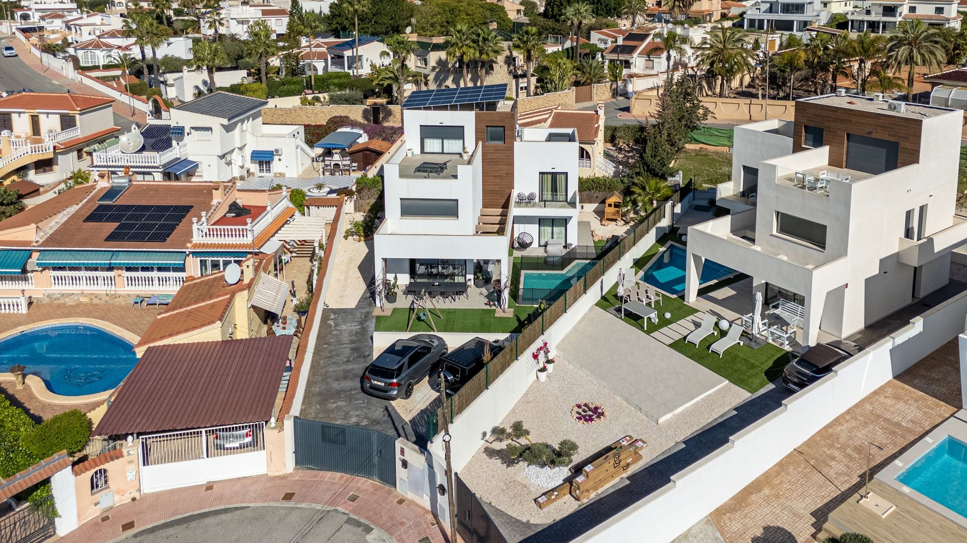 Resale - 4 Bedroom 3 Bathroom Villa in Ciudad Quesada -  - Alicante