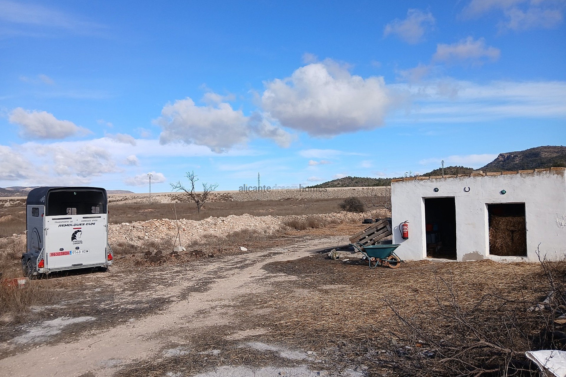 Resale - 3 Bedroom 1 Bathroom Country house in Monóvar -  - Alicante