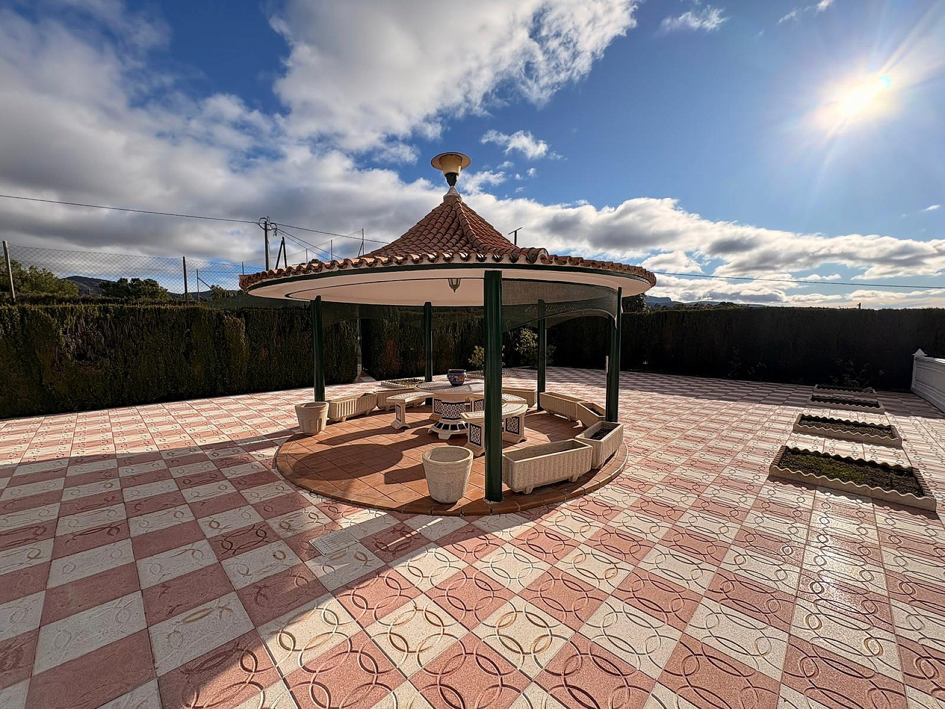 Resale - 3 Bedroom 2 Bathroom Villa in Sax -  - Alicante
