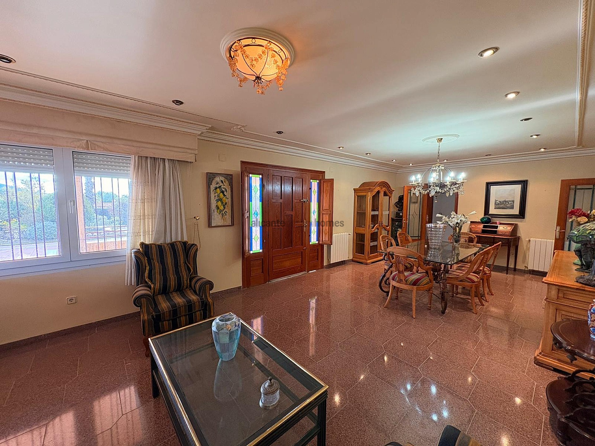 Resale - 3 Bedroom 2 Bathroom Villa in Sax -  - Alicante