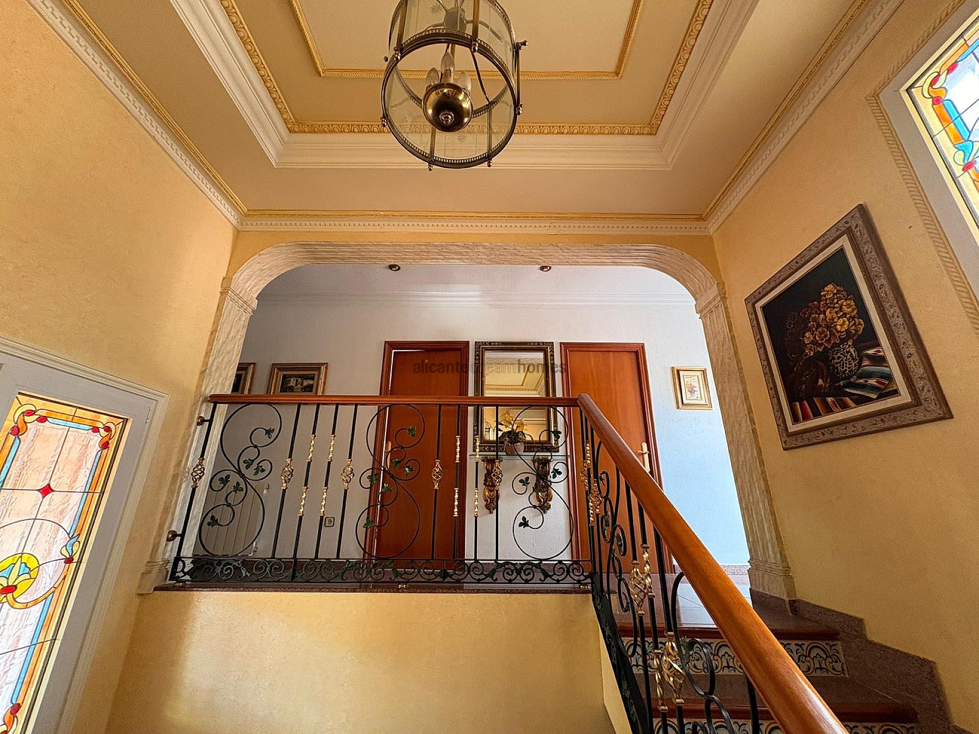 Resale - 3 Bedroom 2 Bathroom Villa in Sax -  - Alicante