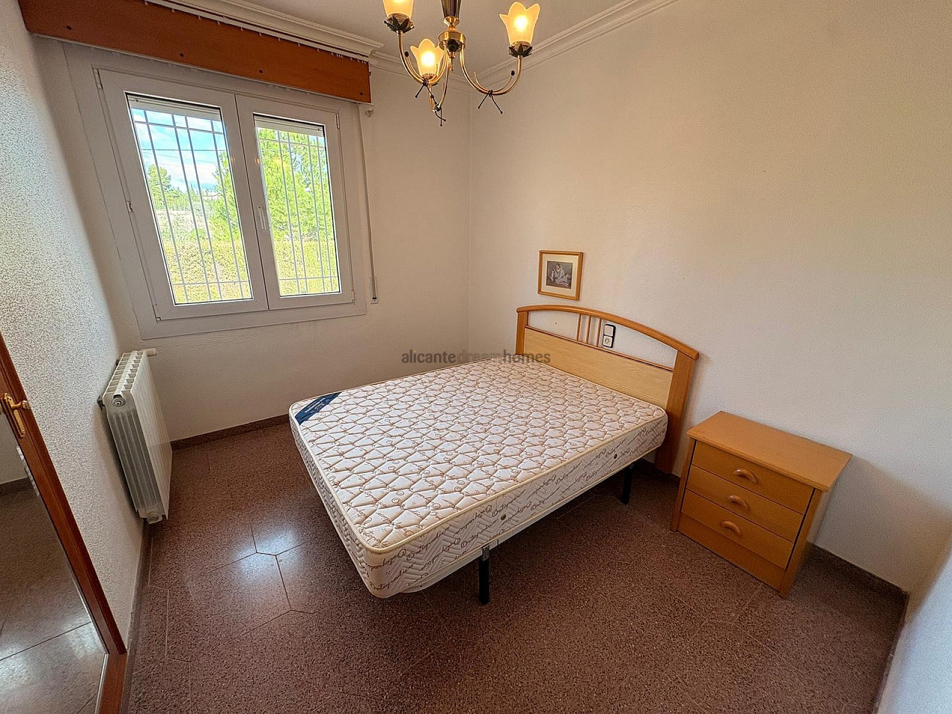 Resale - 3 Bedroom 2 Bathroom Villa in Sax -  - Alicante