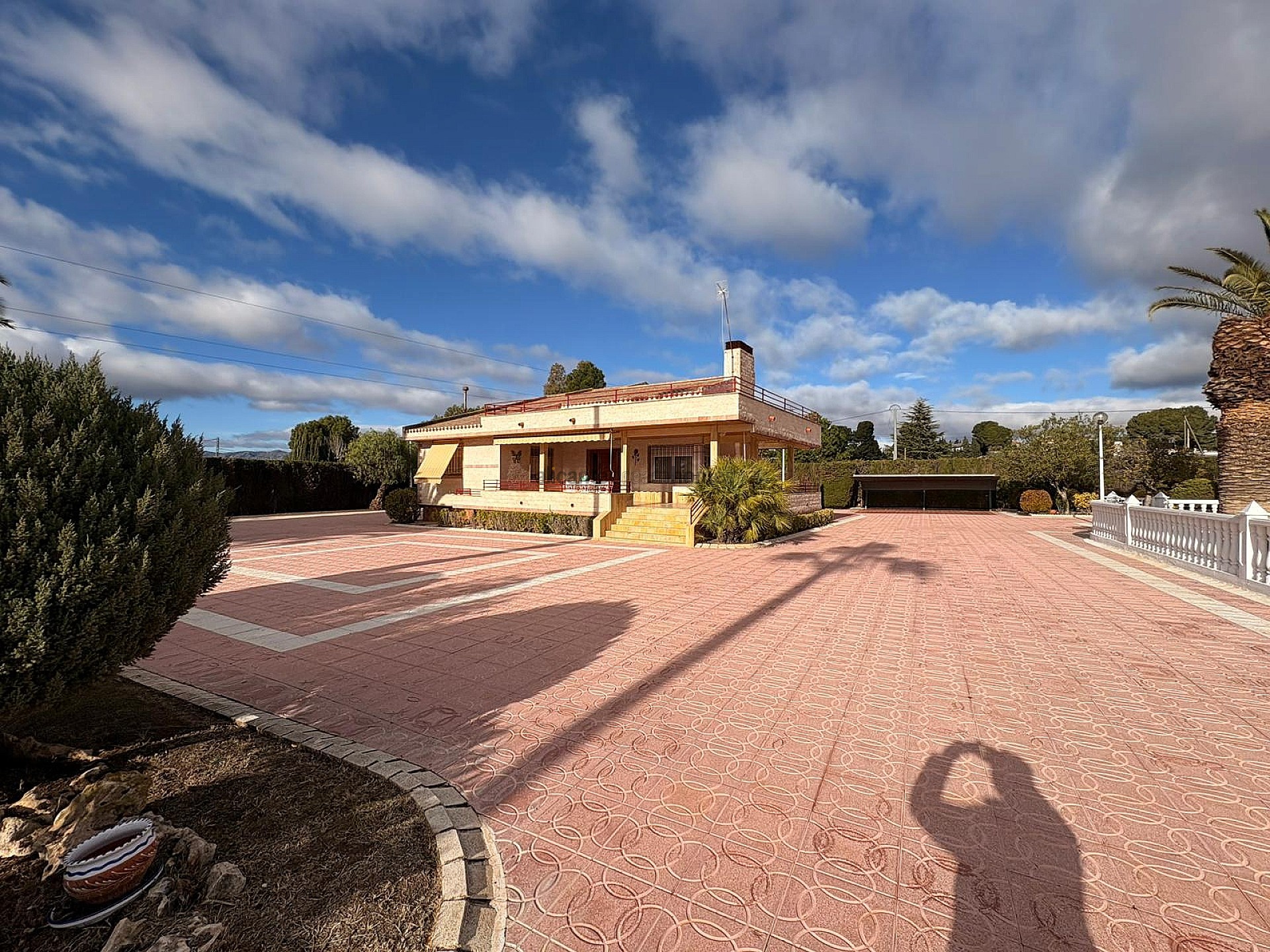 Resale - 3 Bedroom 2 Bathroom Villa in Sax -  - Alicante