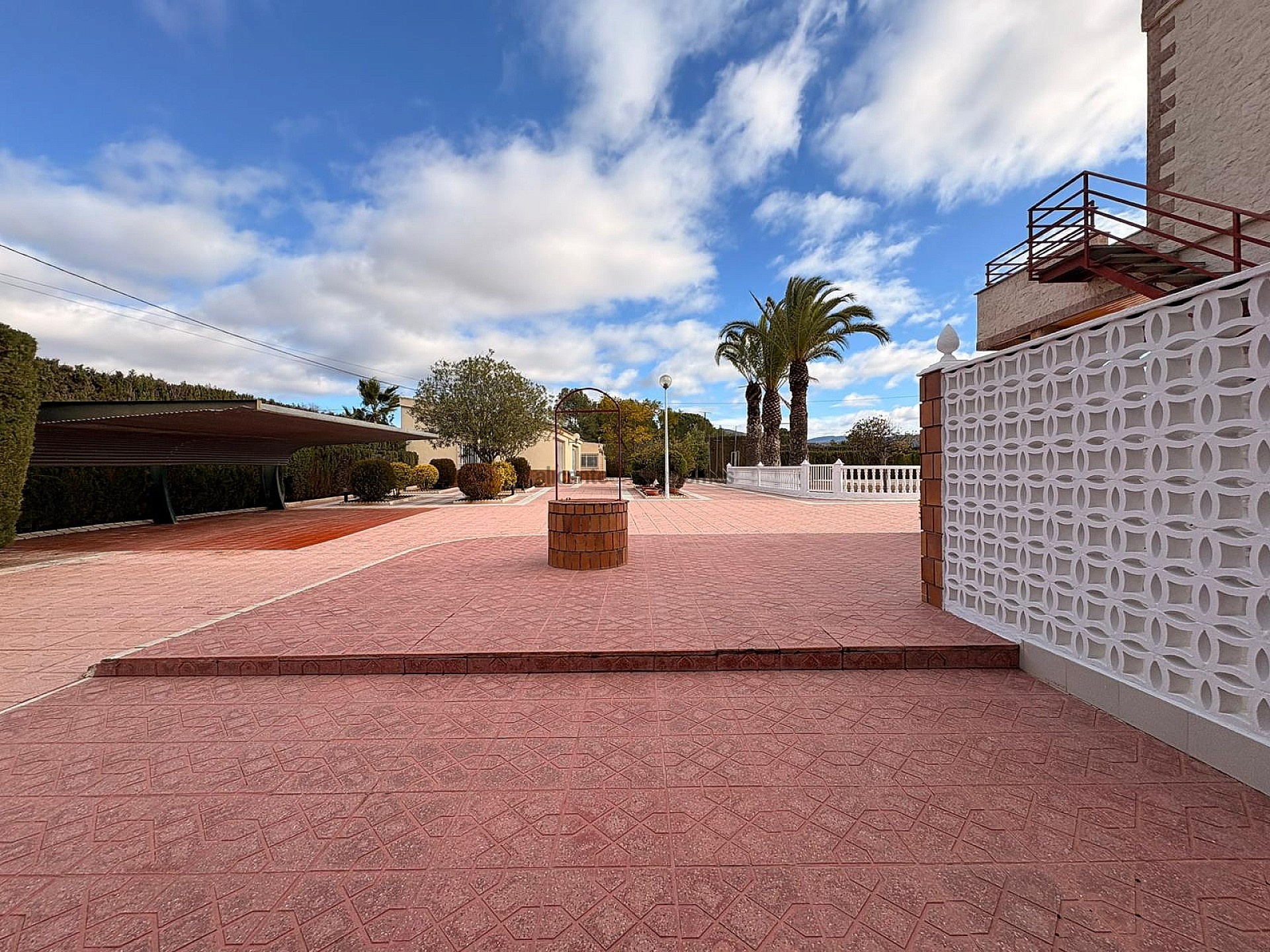 Resale - 3 Bedroom 2 Bathroom Villa in Sax -  - Alicante