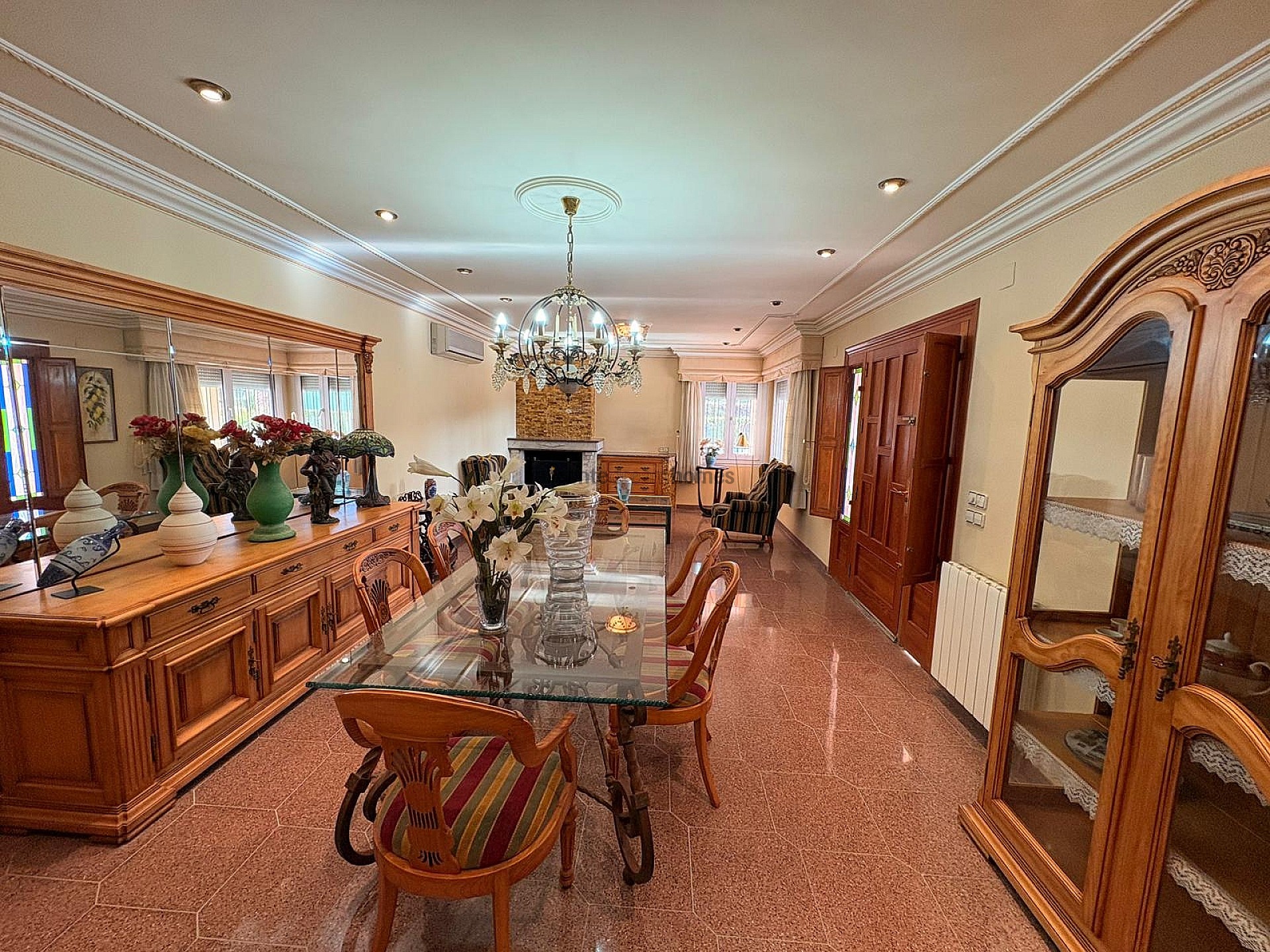 Resale - 3 Bedroom 2 Bathroom Villa in Sax -  - Alicante