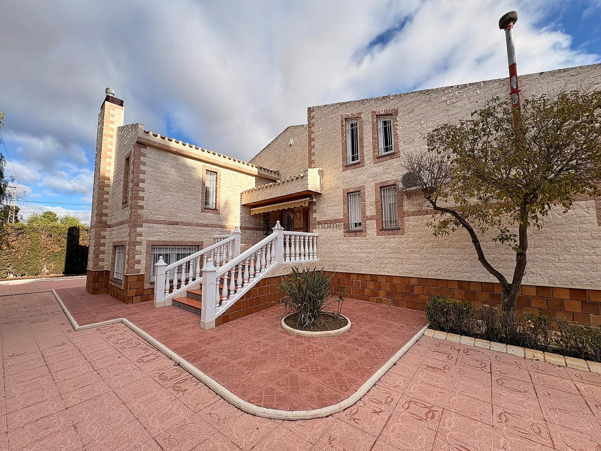 Resale - 3 Bedroom 2 Bathroom Villa in Sax -  - Alicante