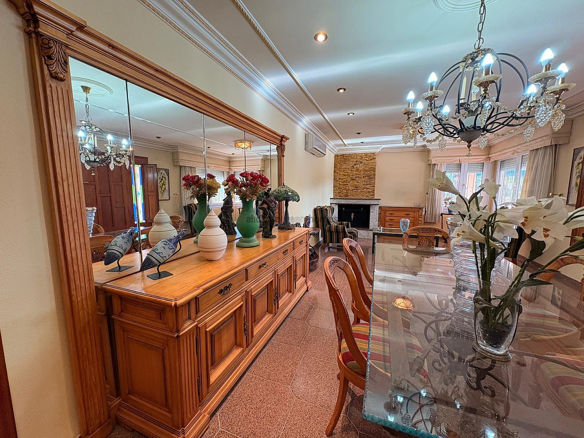 Resale - 3 Bedroom 2 Bathroom Villa in Sax -  - Alicante