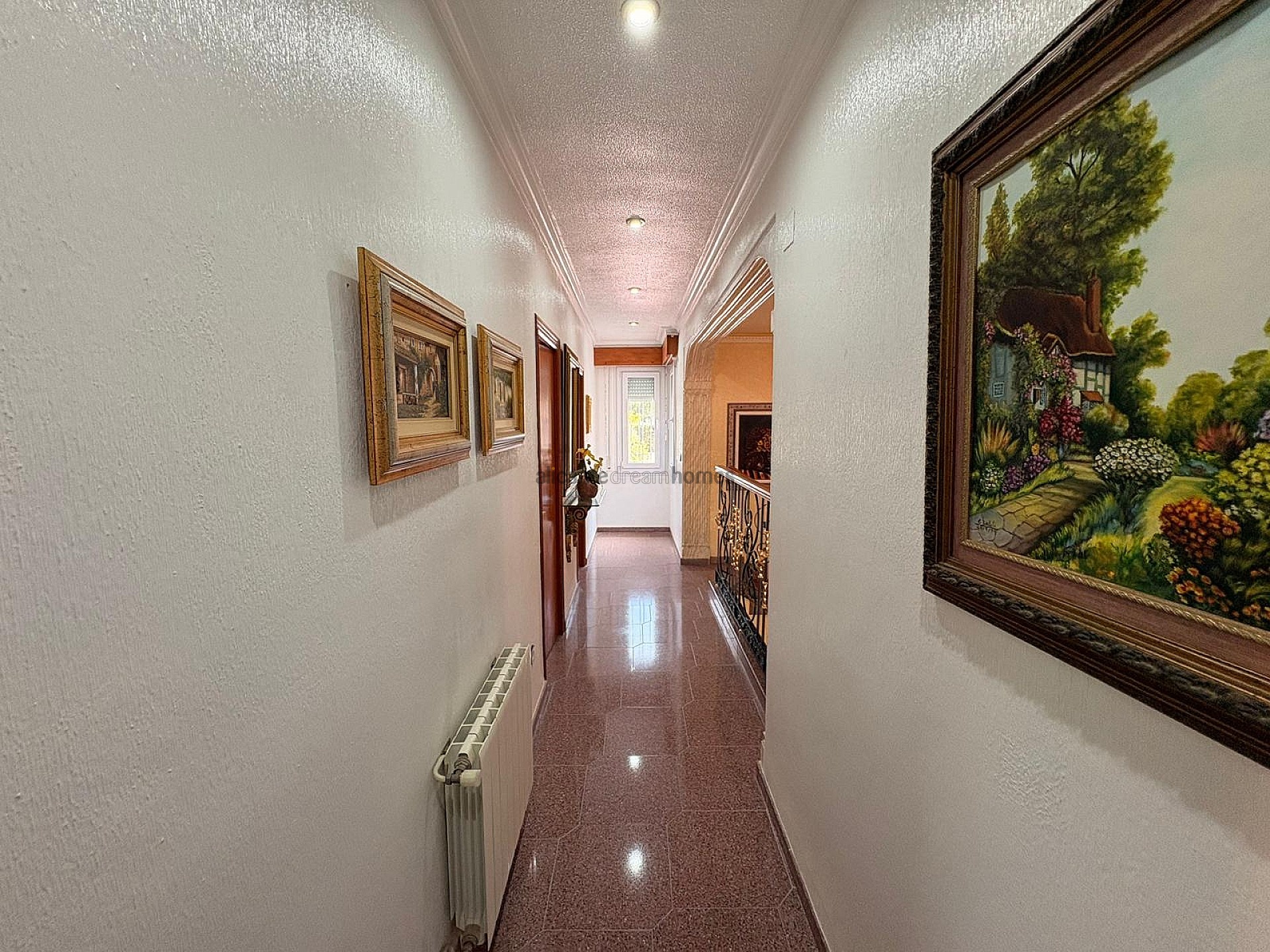 Resale - 3 Bedroom 2 Bathroom Villa in Sax -  - Alicante