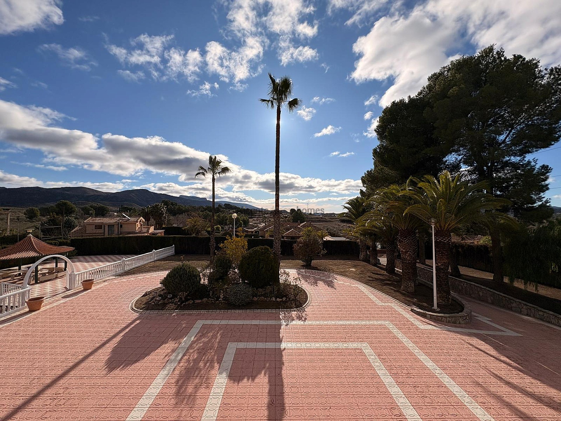 Resale - 3 Bedroom 2 Bathroom Villa in Sax -  - Alicante