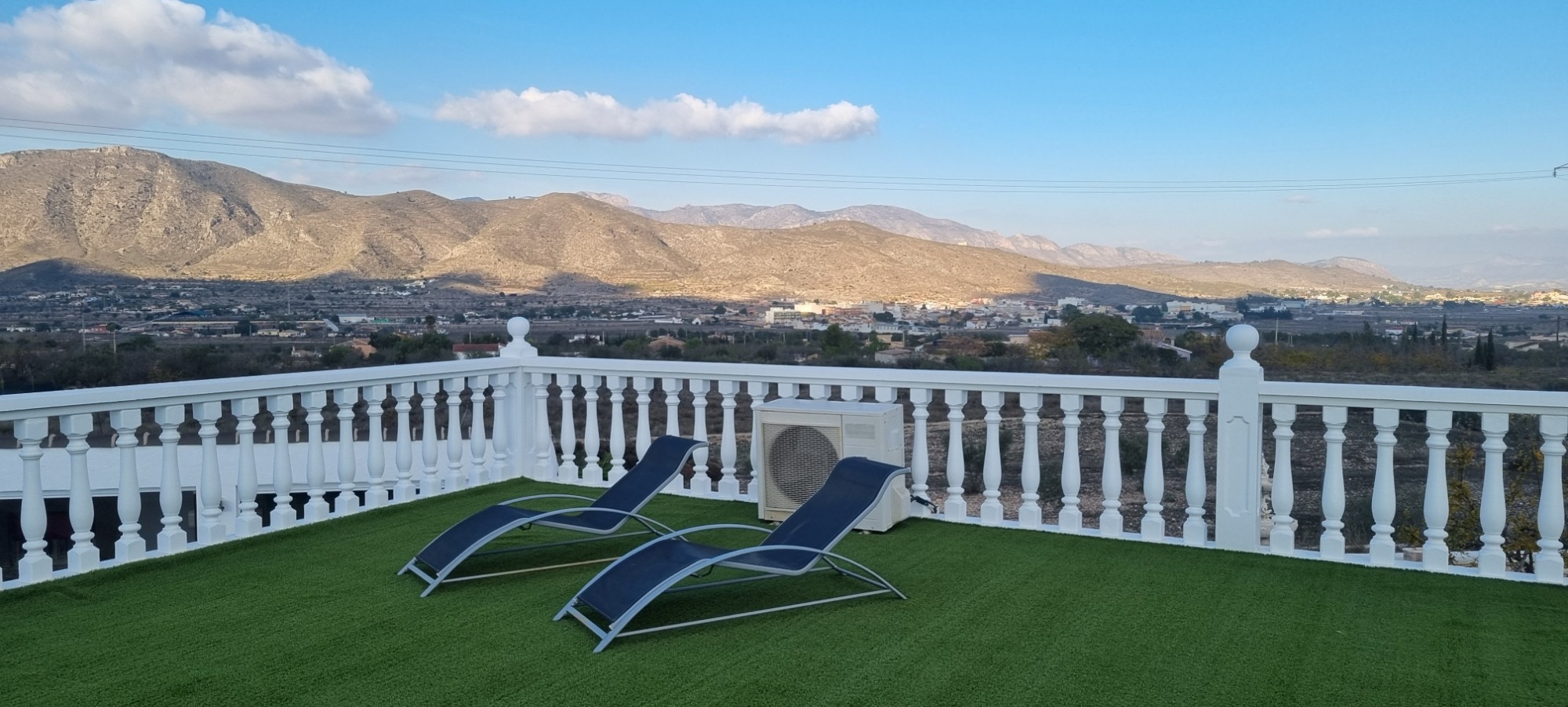 Resale - 6 Bedroom 8 Bathroom Villa in Hondón de los Fráiles -  - Alicante