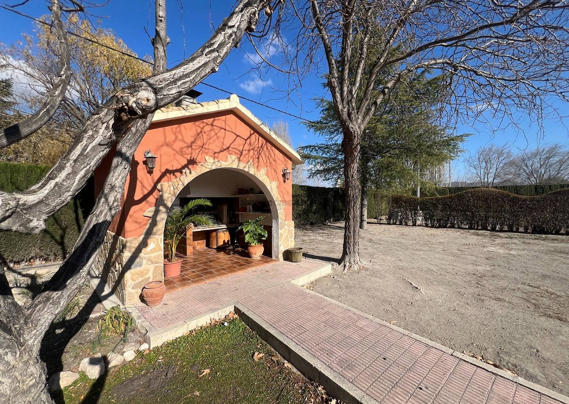 Resale - 4 Bedroom 3 Bathroom Villa in Salinas -  - Alicante