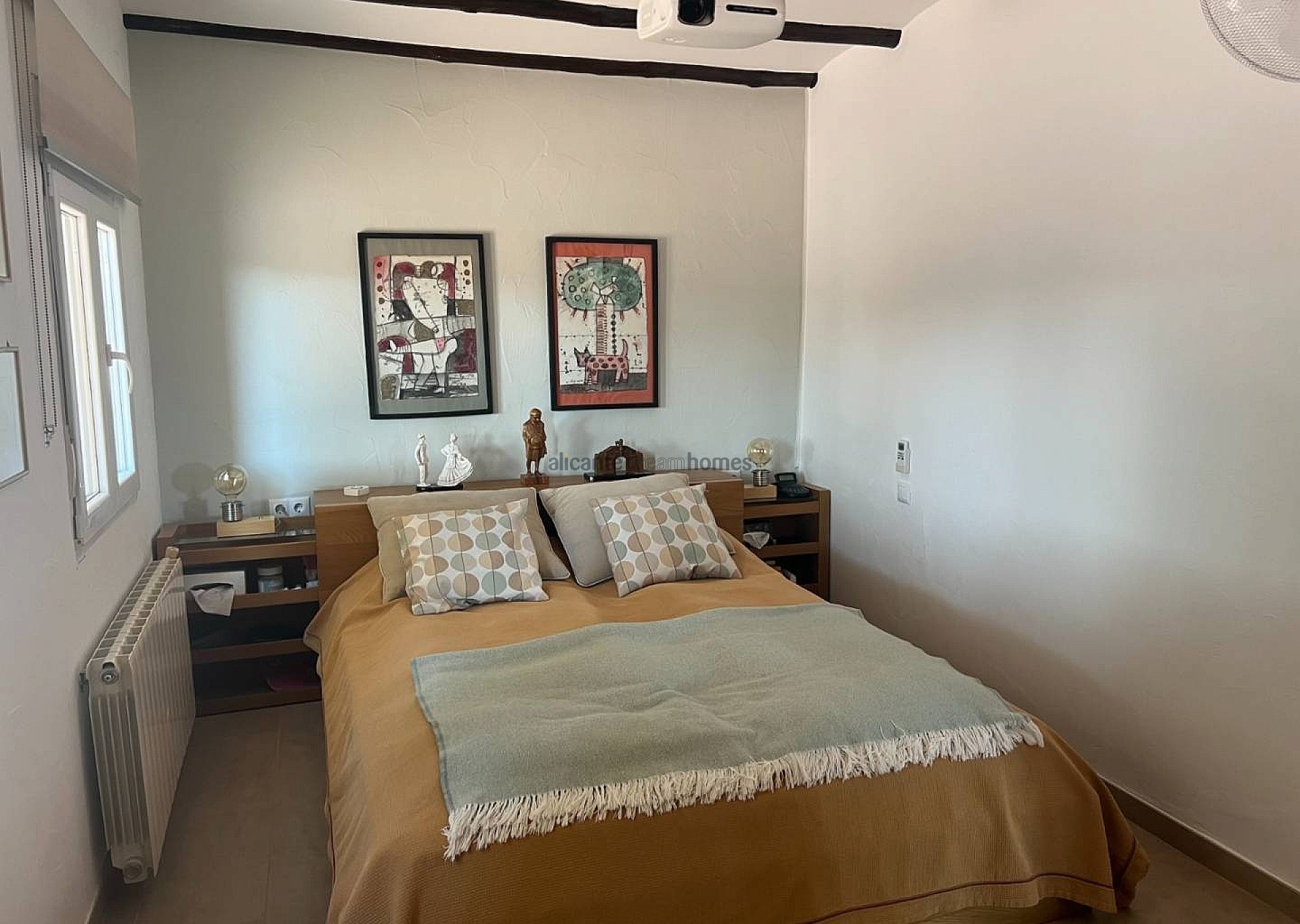 Resale - 4 Bedroom 3 Bathroom Villa in Salinas -  - Alicante