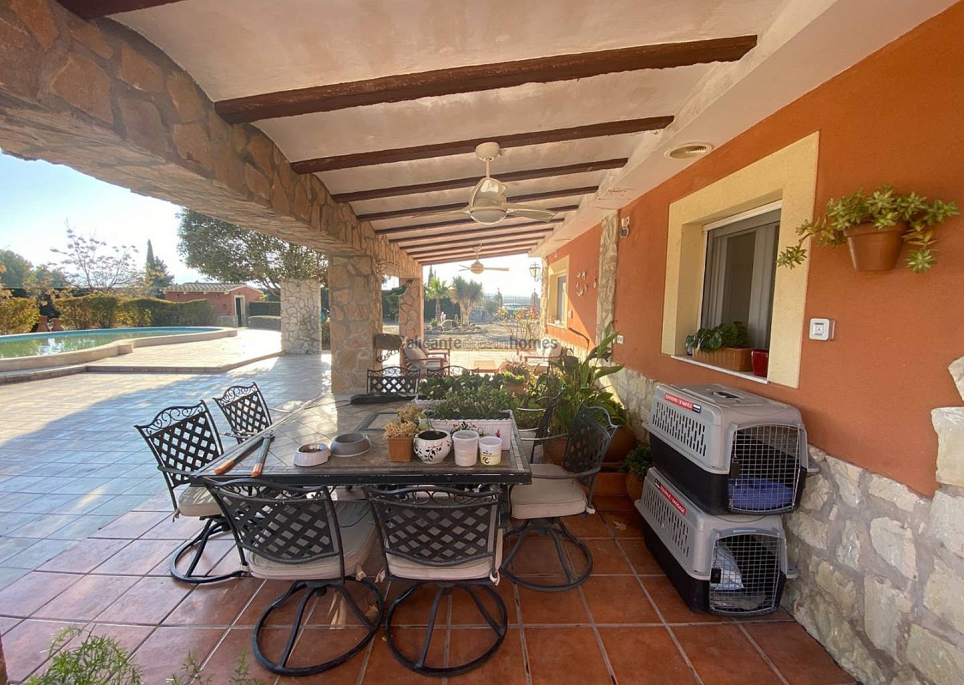 Resale - 4 Bedroom 3 Bathroom Villa in Salinas -  - Alicante