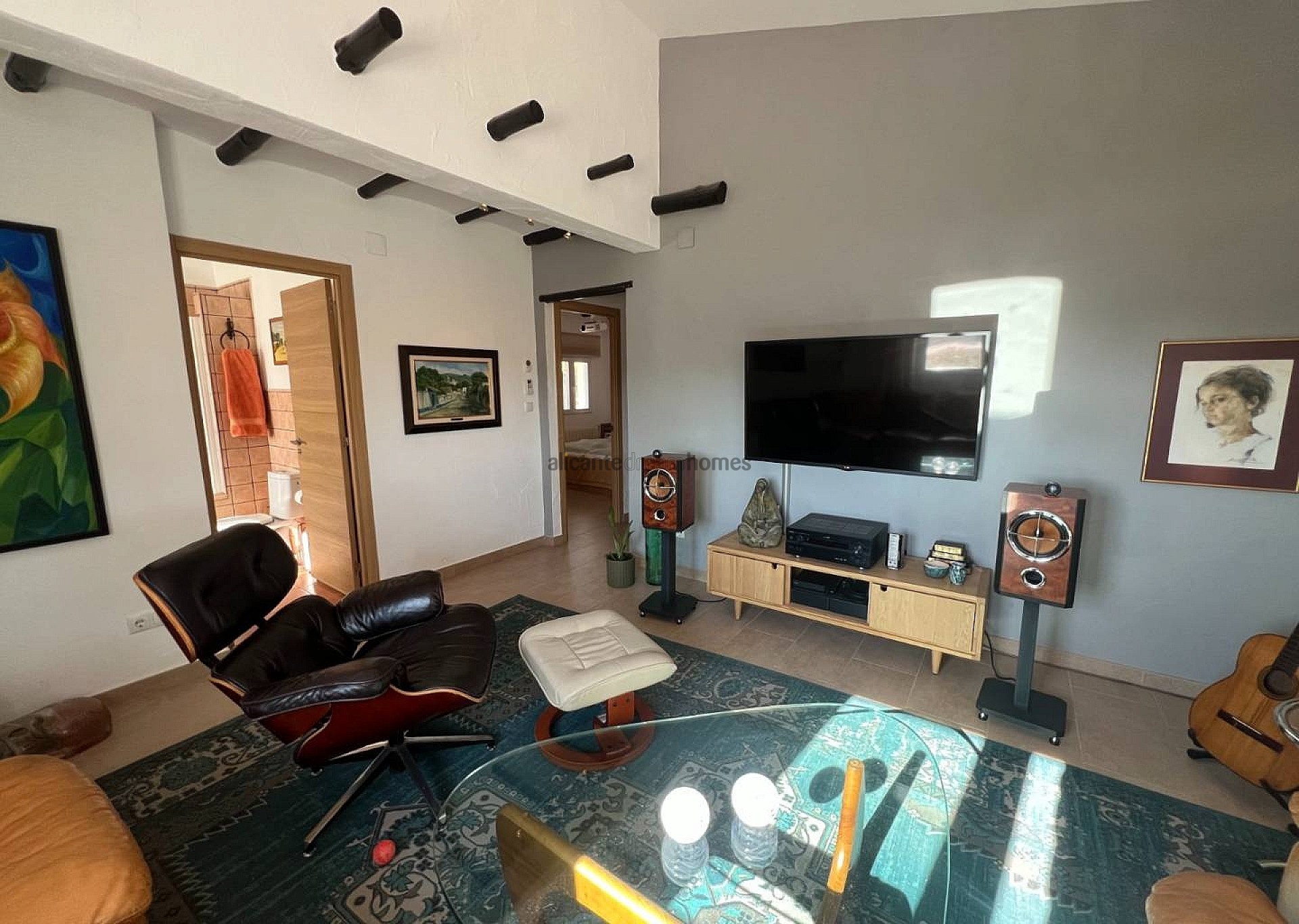 Resale - 4 Bedroom 3 Bathroom Villa in Salinas -  - Alicante