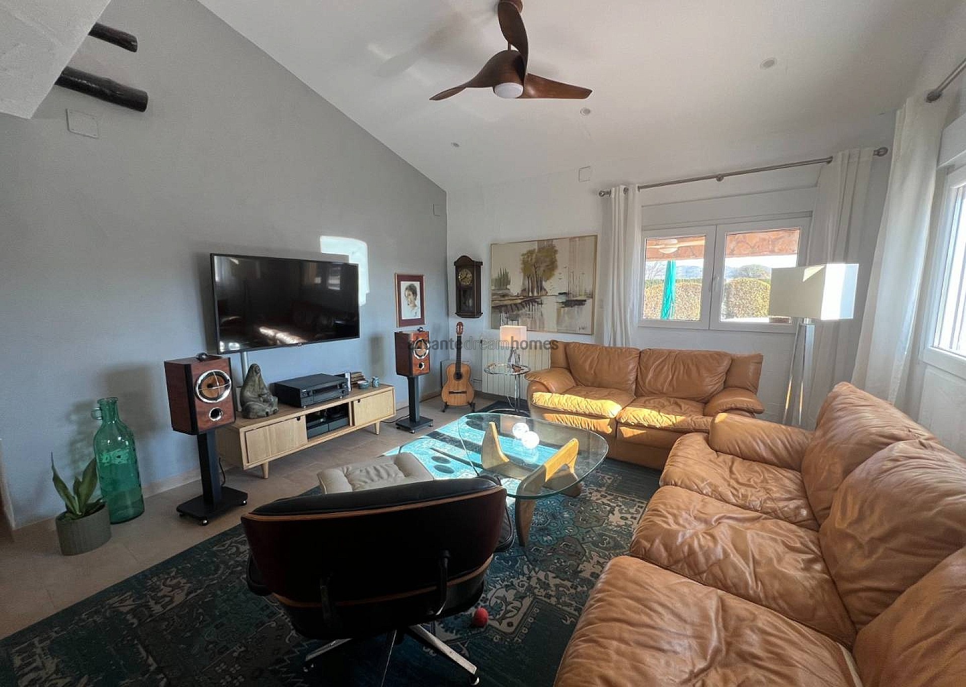Resale - 4 Bedroom 3 Bathroom Villa in Salinas -  - Alicante
