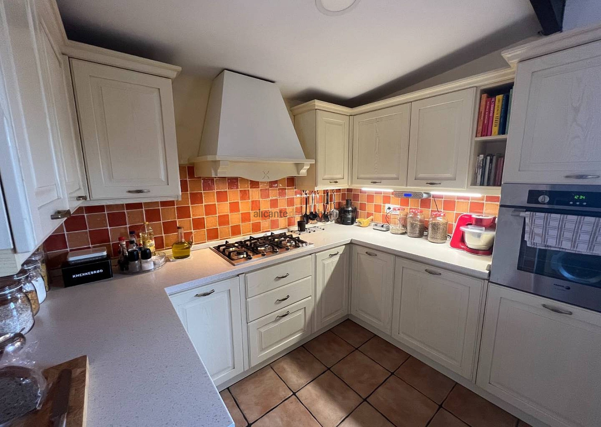 Resale - 4 Bedroom 3 Bathroom Villa in Salinas -  - Alicante