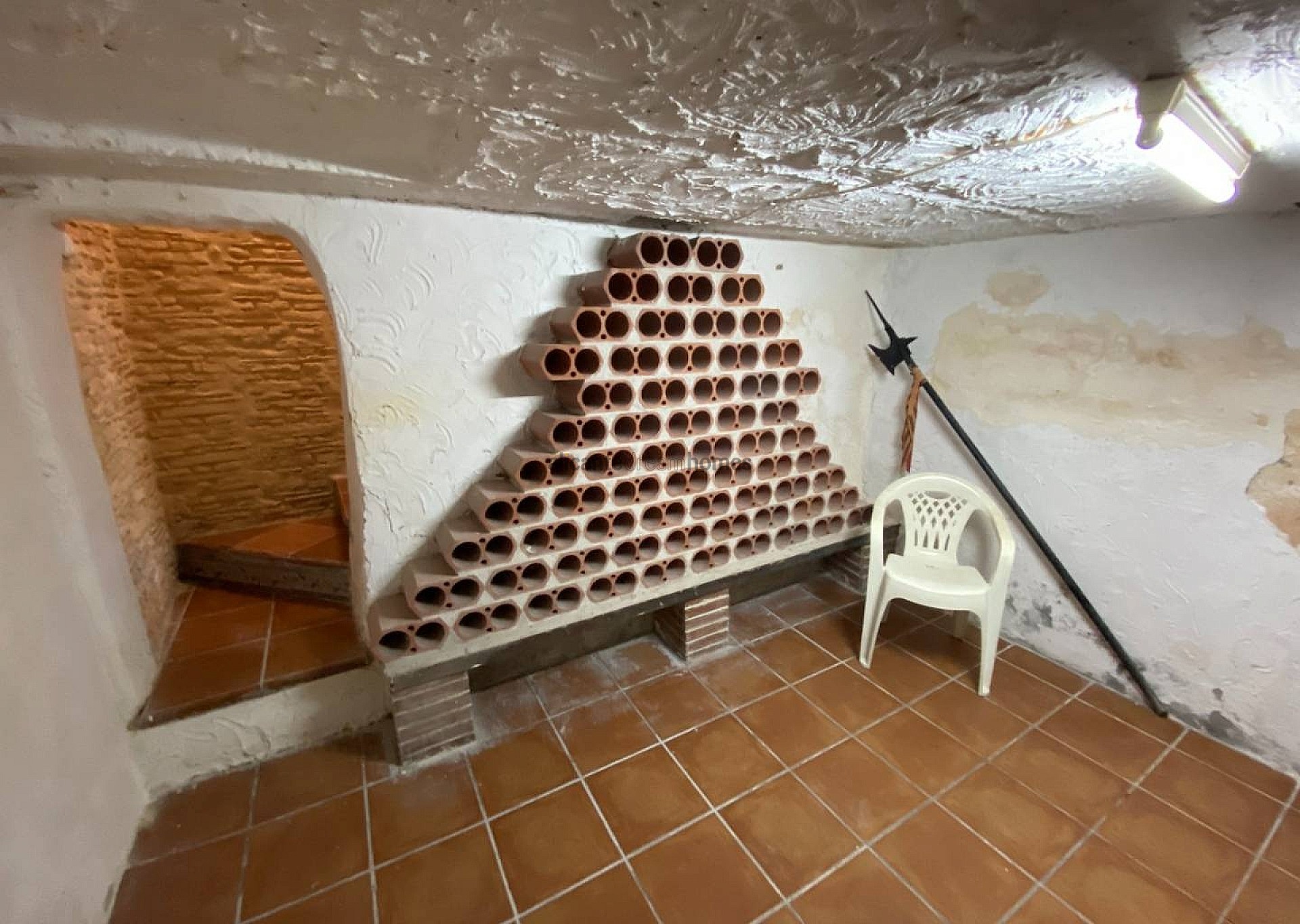 Resale - 4 Bedroom 3 Bathroom Villa in Salinas -  - Alicante