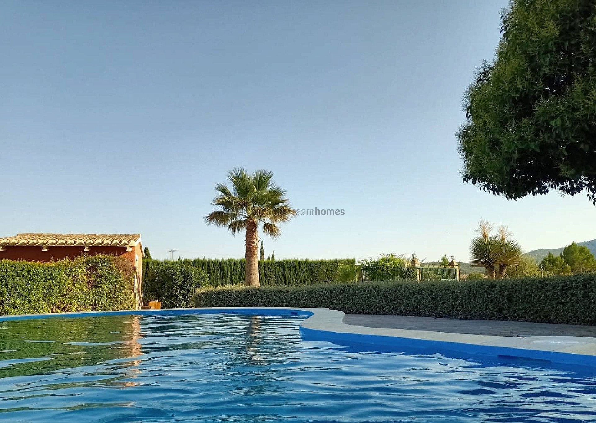 Resale - 4 Bedroom 3 Bathroom Villa in Salinas -  - Alicante