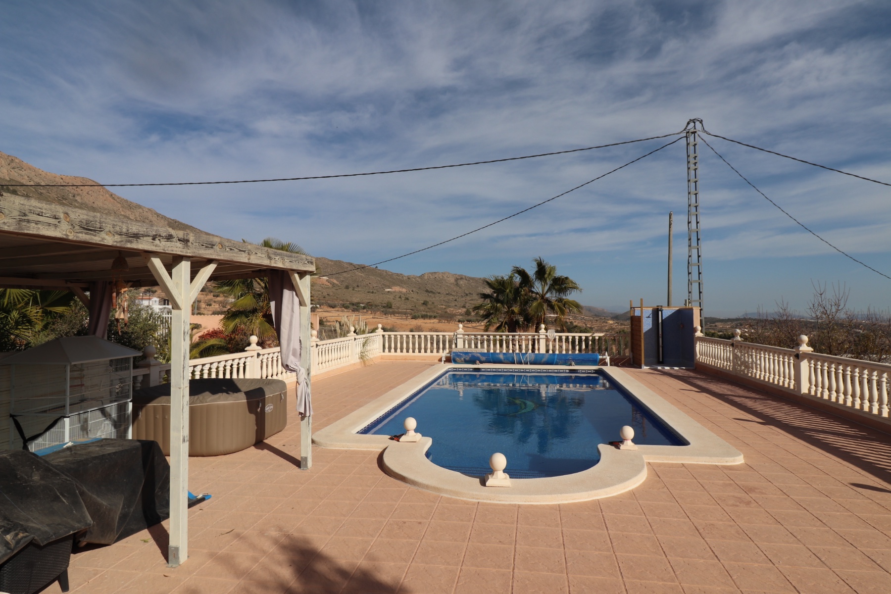 Resale - 4 Bedroom 2 Bathroom Villa in La Romana -  - Alicante