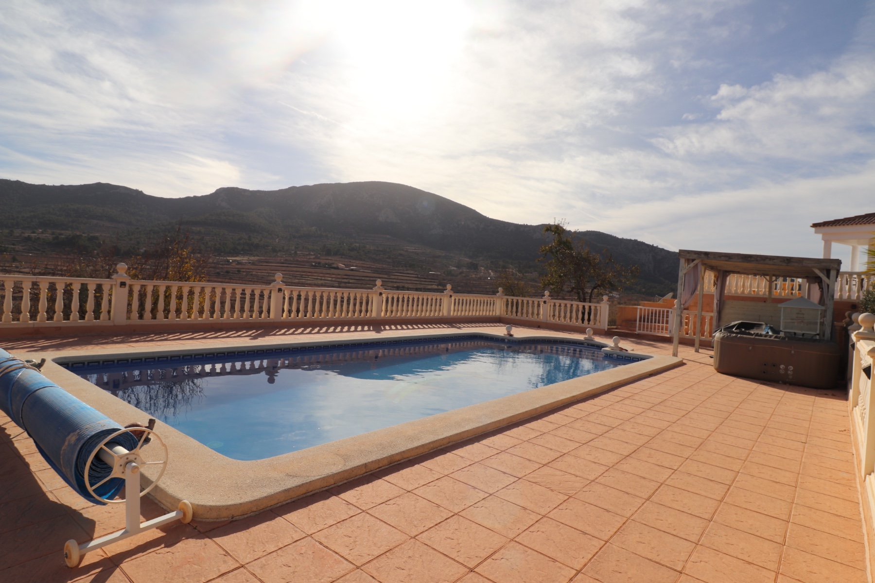 Resale - 4 Bedroom 2 Bathroom Villa in La Romana -  - Alicante