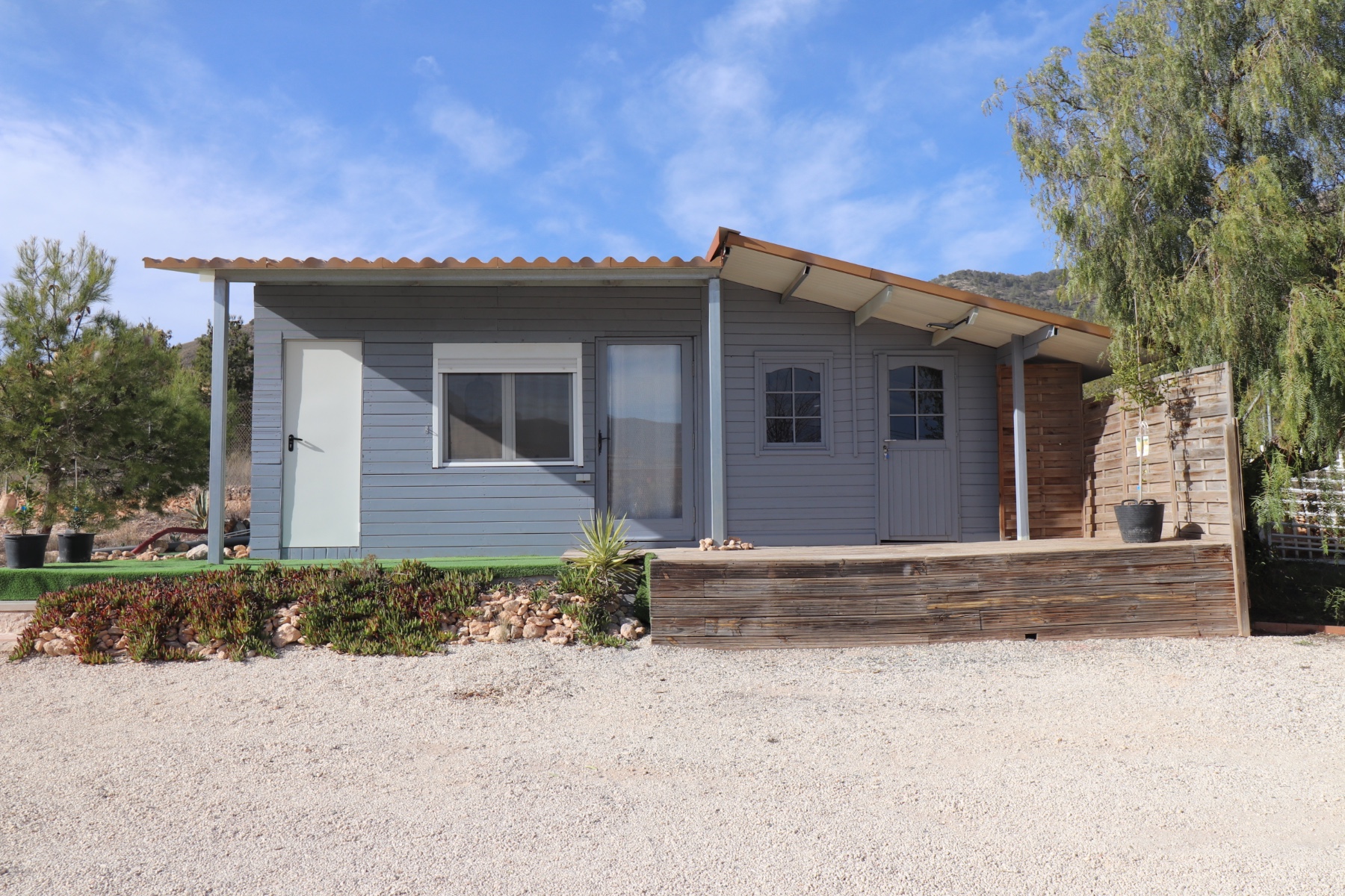 Resale - 4 Bedroom 2 Bathroom Villa in La Romana -  - Alicante