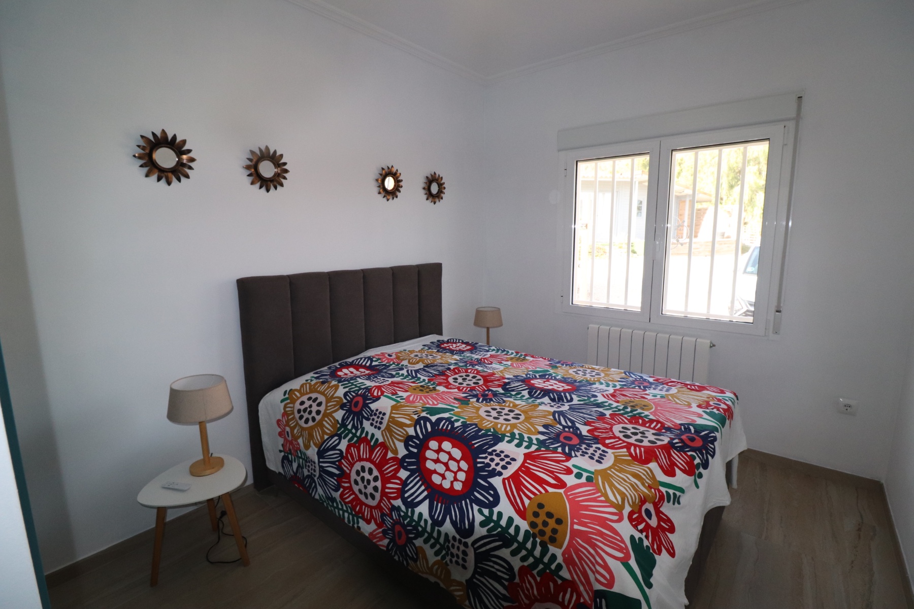 Resale - 4 Bedroom 2 Bathroom Villa in La Romana -  - Alicante