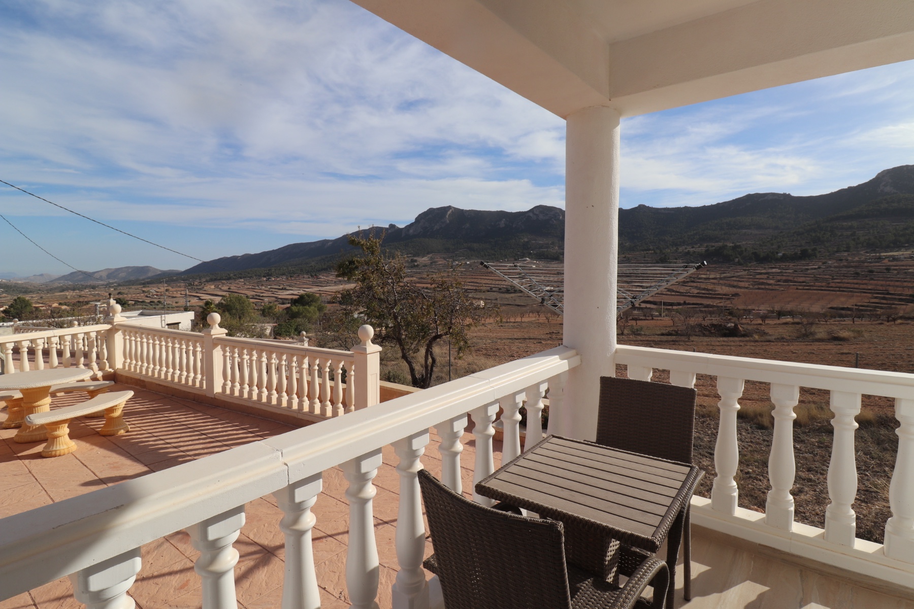 Resale - 4 Bedroom 2 Bathroom Villa in La Romana -  - Alicante