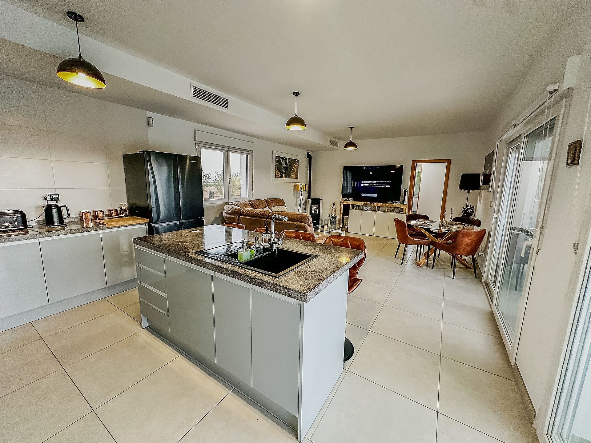 Resale - 3 Bedroom 2 Bathroom Villa in Pinoso -  - Alicante