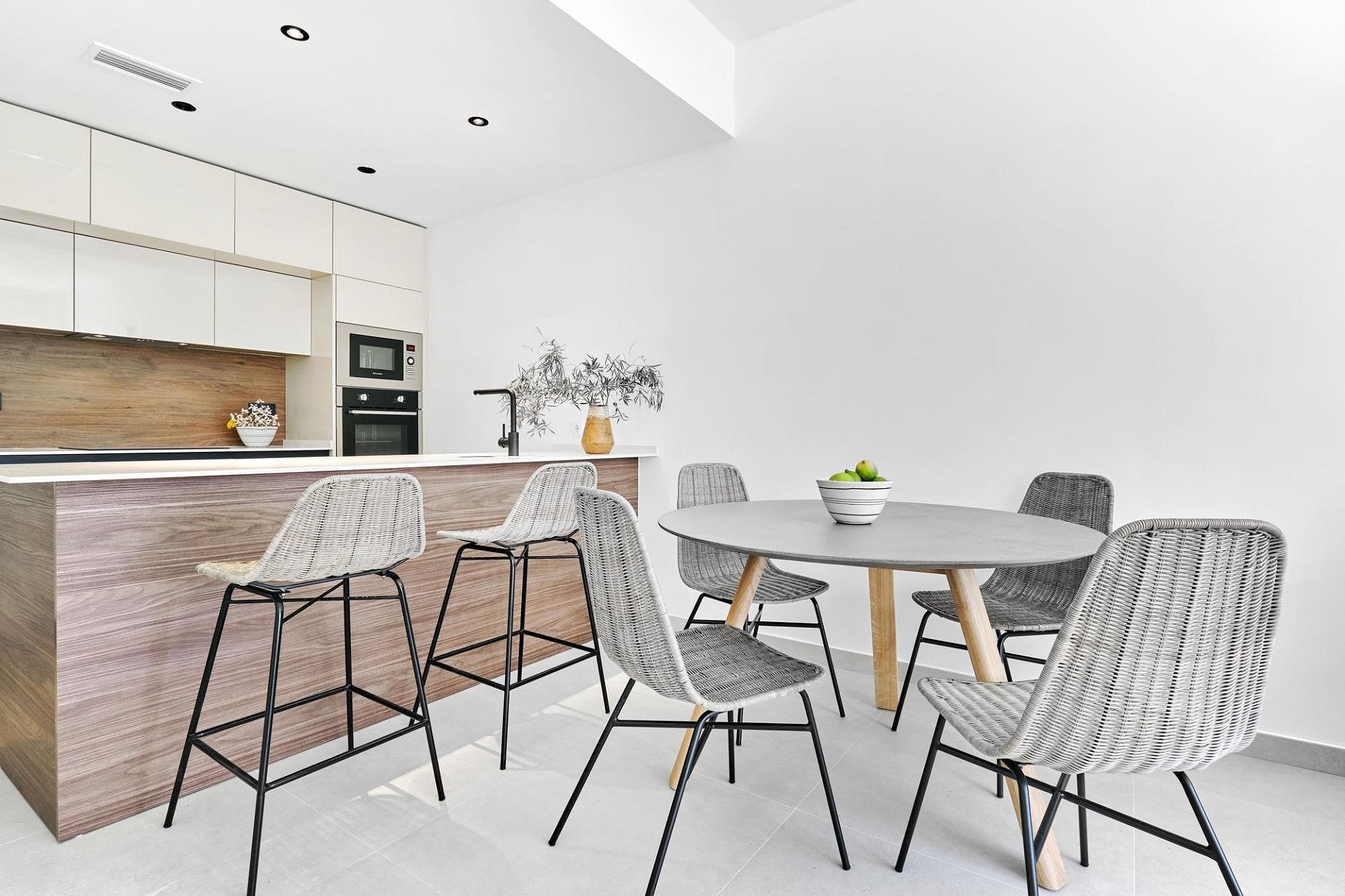 Resale - 2 Bedroom 2 Bathroom Apartment in Torrevieja - , Torrevieja, Alicante, Spain - Alicante