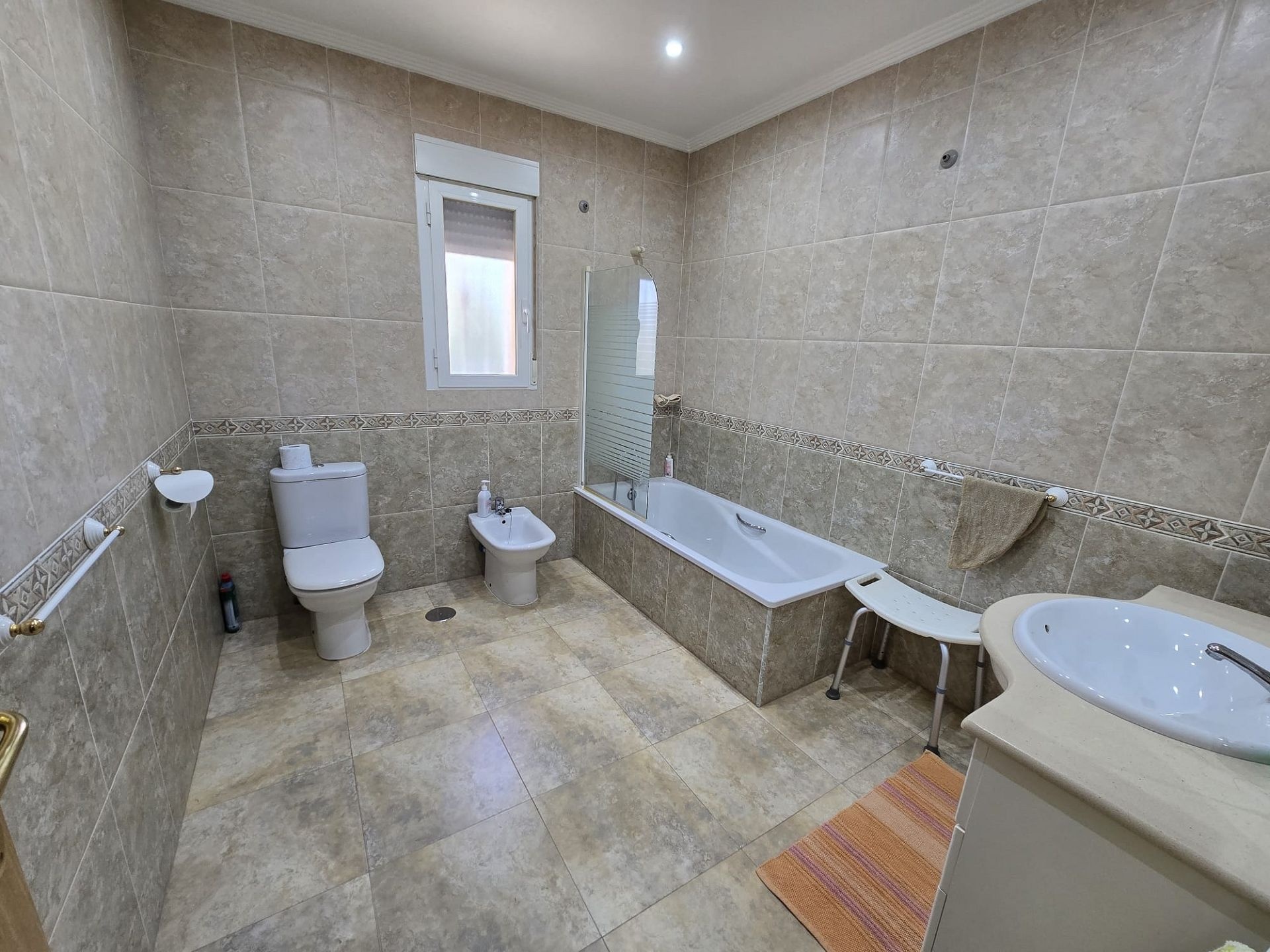 Resale - 4 Bedroom 3 Bathroom Villa in Sax -  - Alicante