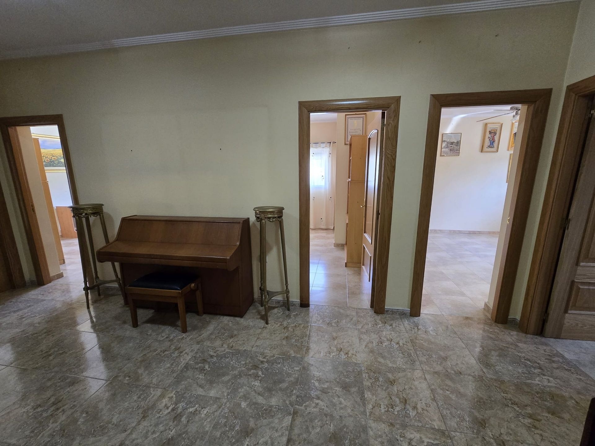 Resale - 4 Bedroom 3 Bathroom Villa in Sax -  - Alicante