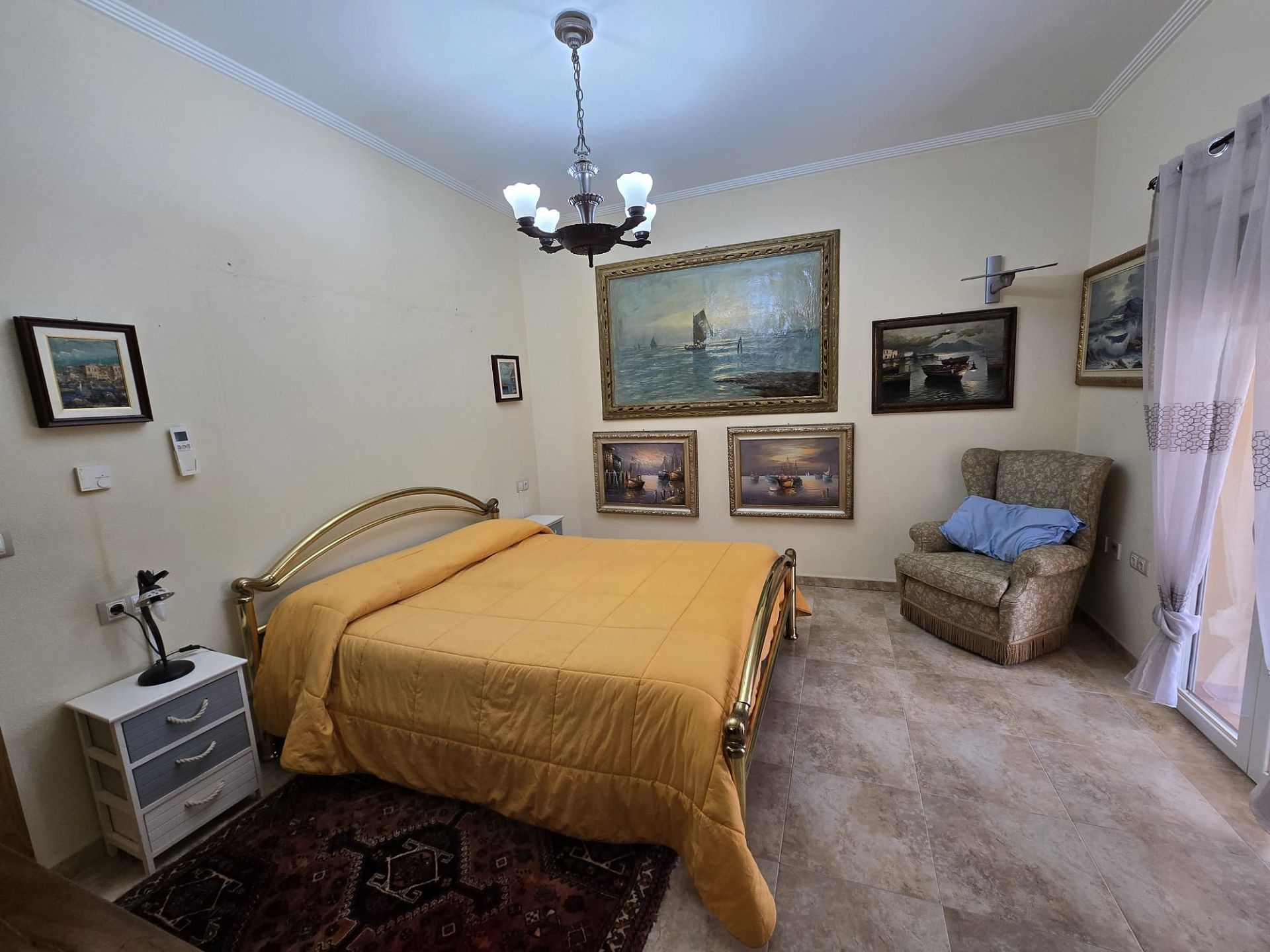 Resale - 4 Bedroom 3 Bathroom Villa in Sax -  - Alicante