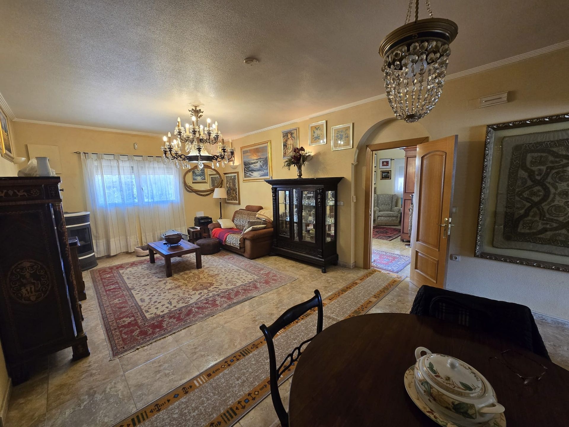 Resale - 4 Bedroom 3 Bathroom Villa in Sax -  - Alicante