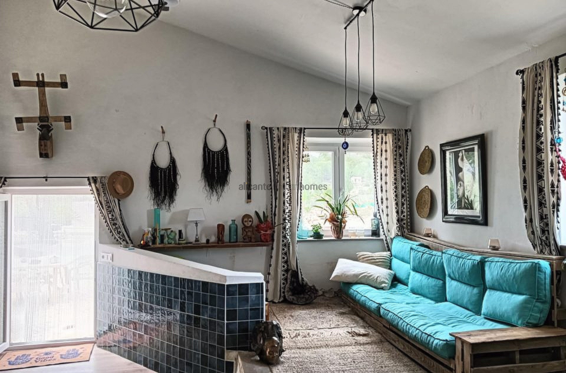 Resale - 4 Bedroom 2 Bathroom Country house in La Romana -  - Alicante