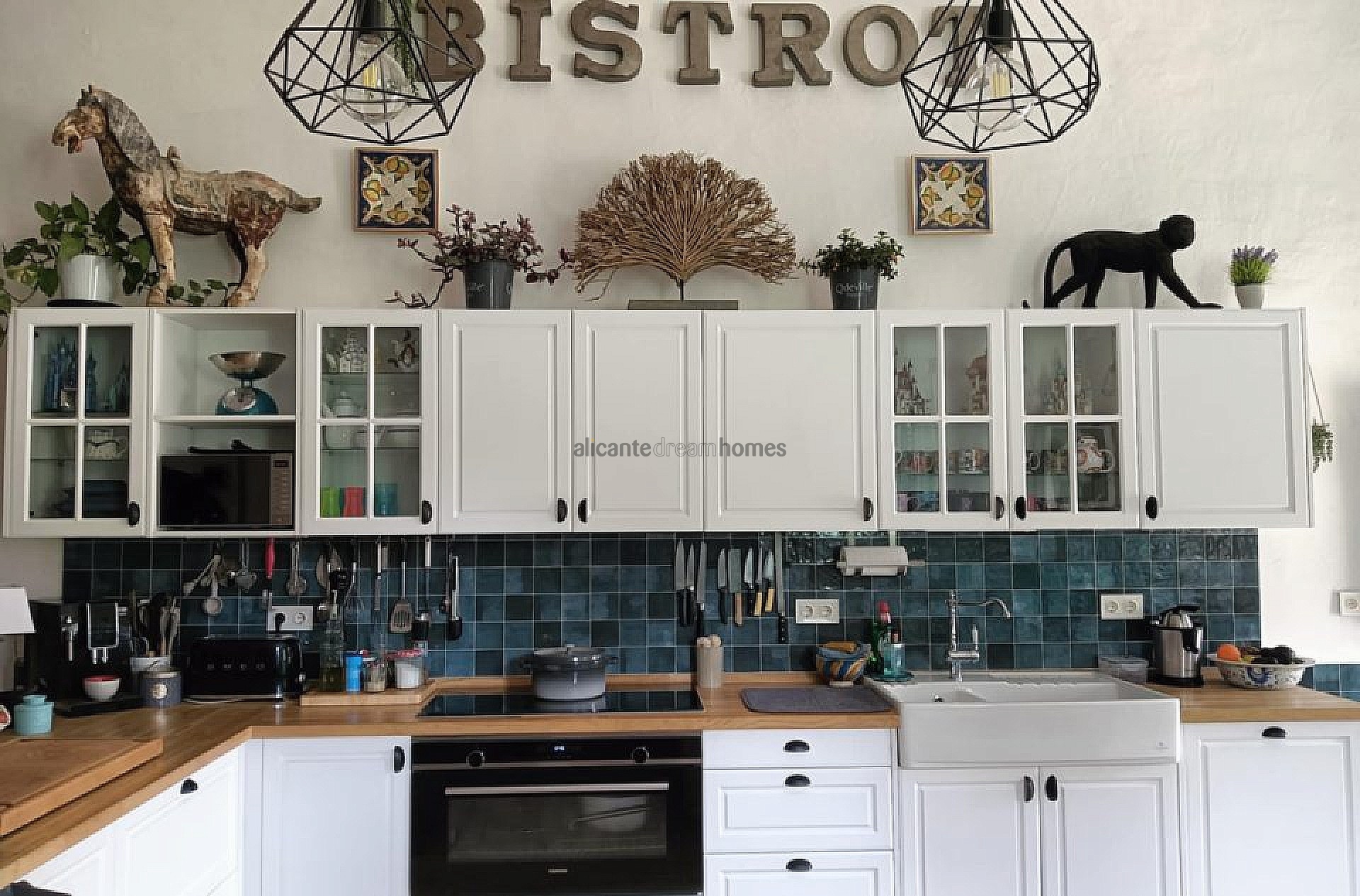 Resale - 4 Bedroom 2 Bathroom Country house in La Romana -  - Alicante