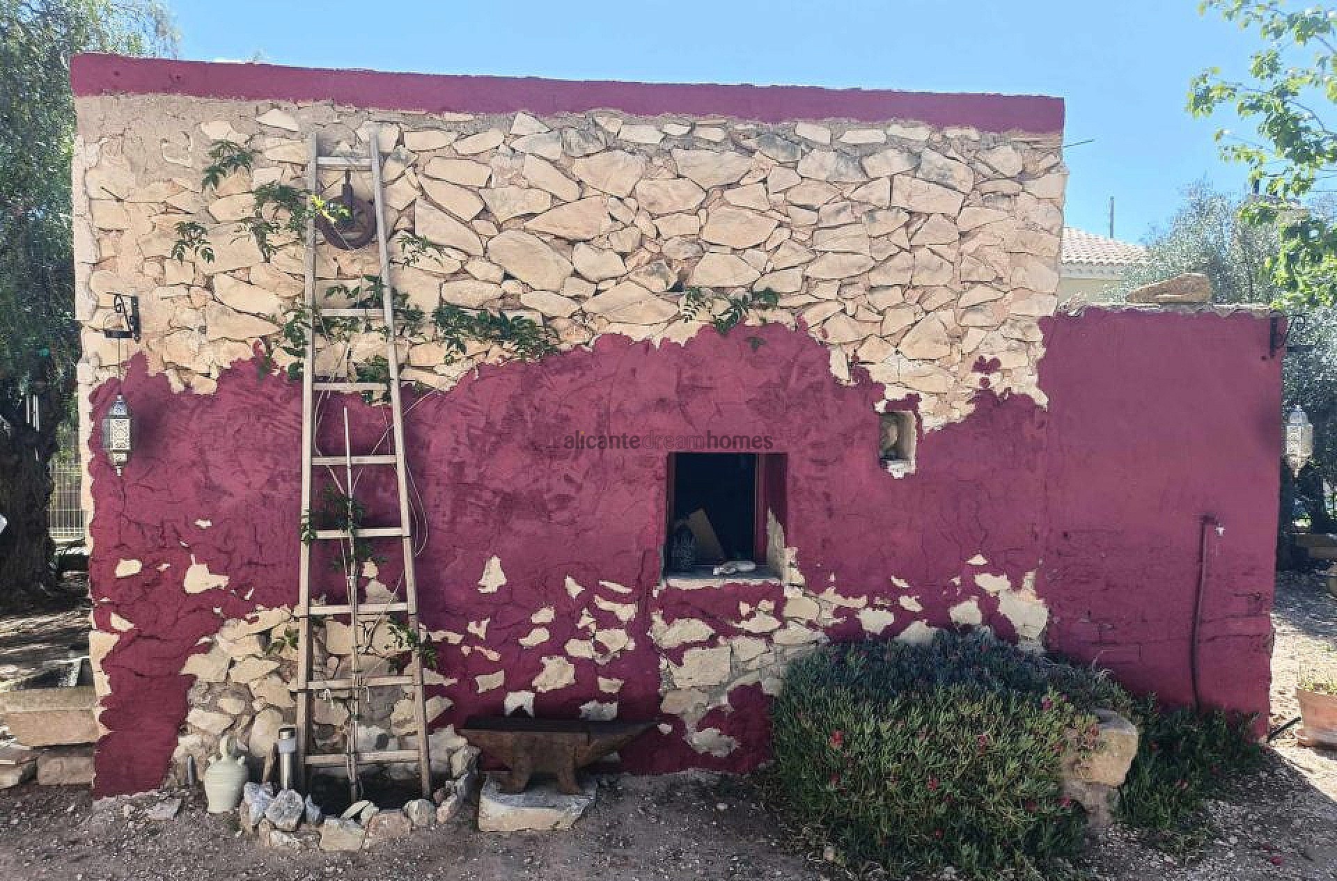 Resale - 4 Bedroom 2 Bathroom Country house in La Romana -  - Alicante