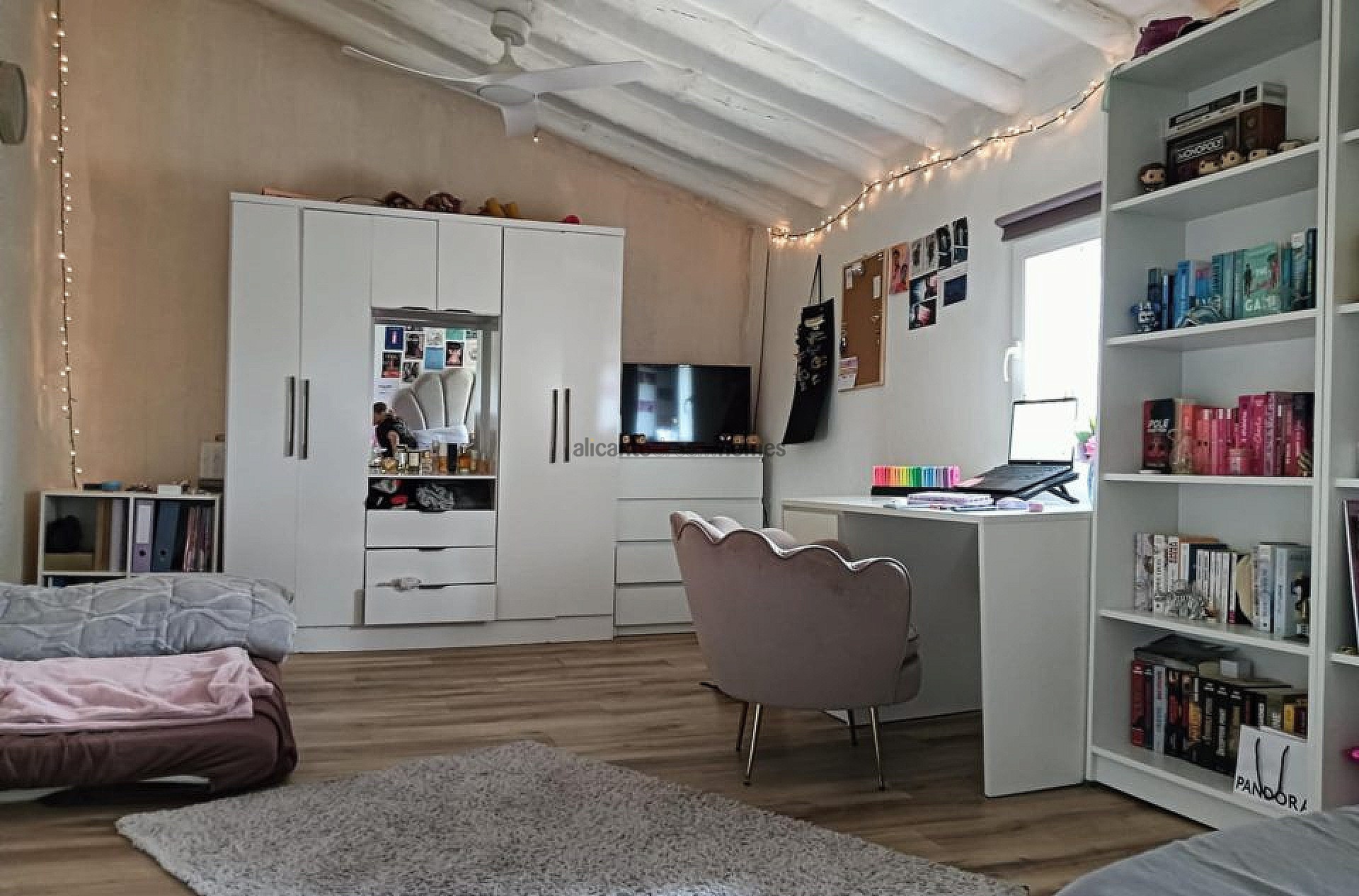 Resale - 4 Bedroom 2 Bathroom Country house in La Romana -  - Alicante
