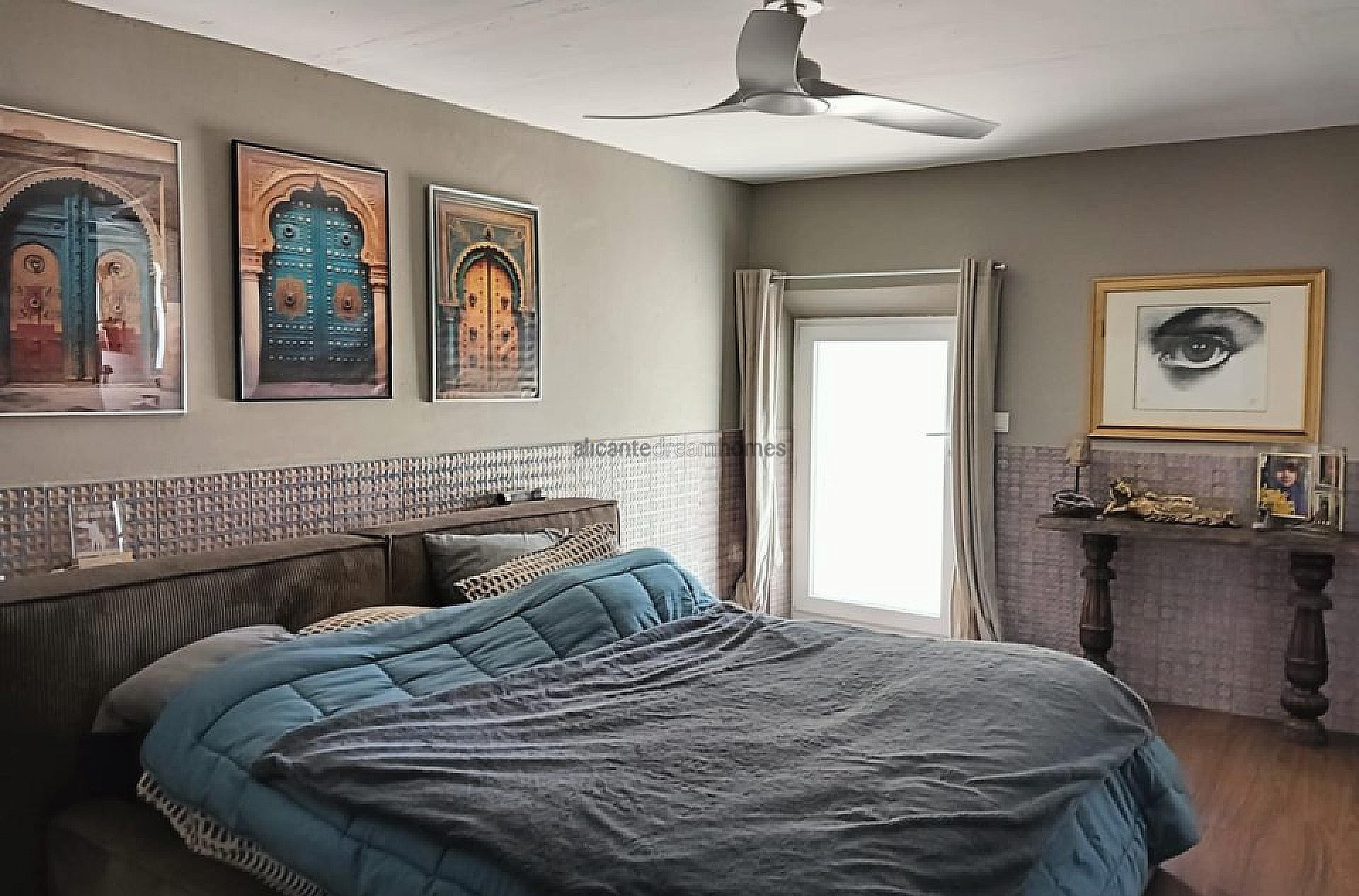 Resale - 4 Bedroom 2 Bathroom Country house in La Romana -  - Alicante
