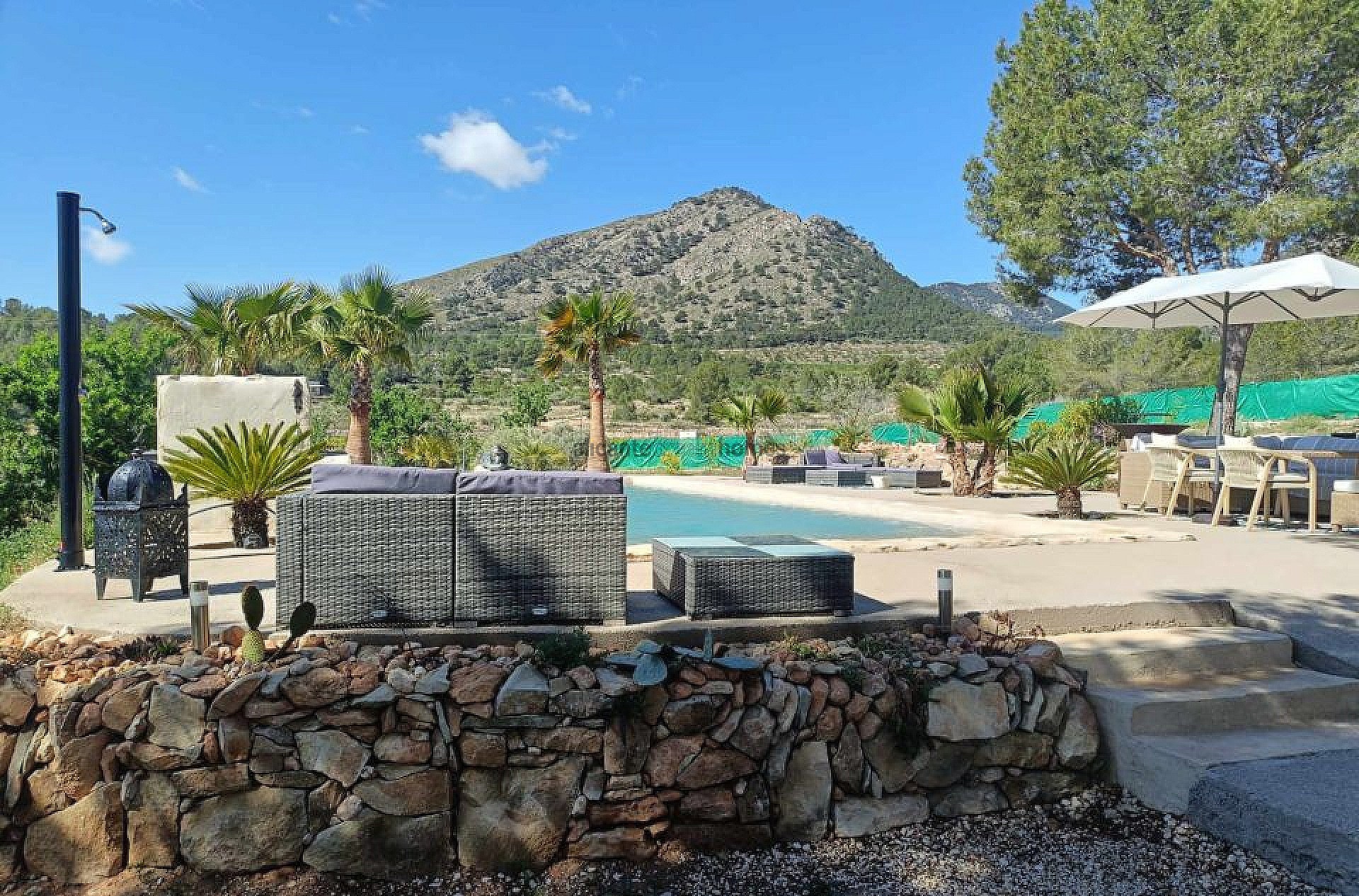 Resale - 4 Bedroom 2 Bathroom Country house in La Romana -  - Alicante