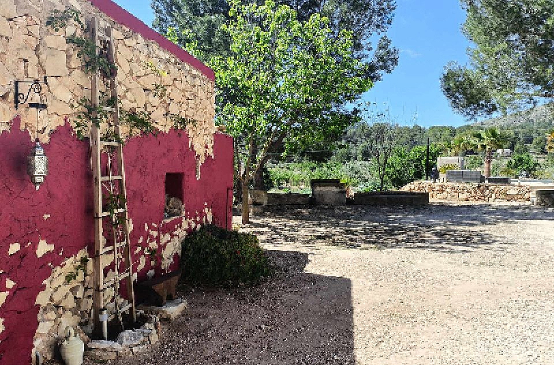 Resale - 4 Bedroom 2 Bathroom Country house in La Romana -  - Alicante